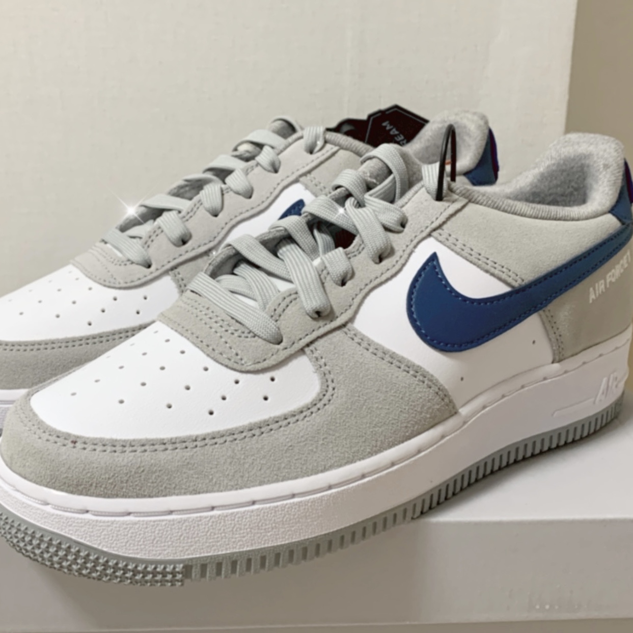 (GS) Nike Air Force 1 LV8 Athletic Club Light Smoke Grey Marina 착용 스타일