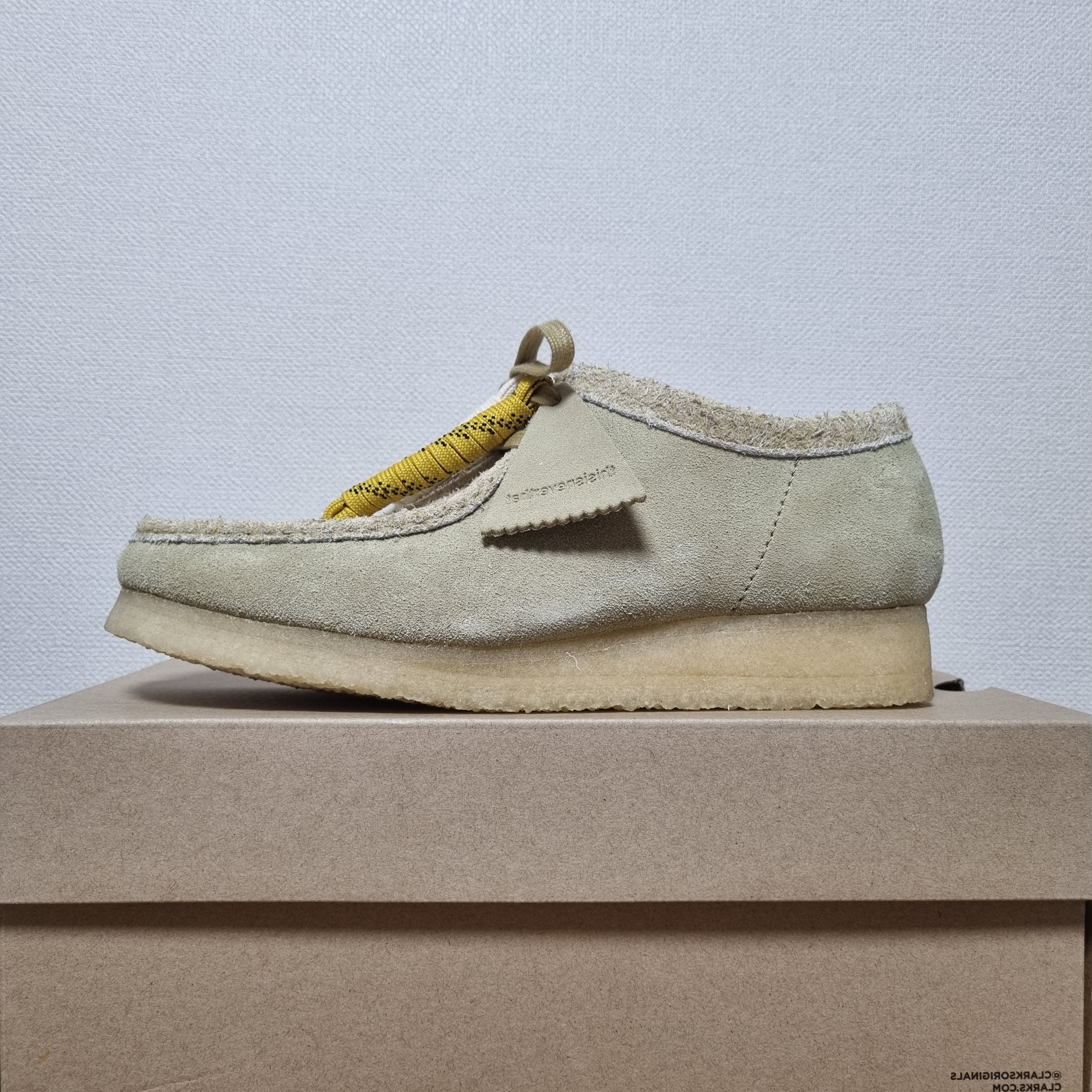Clarks x Thisisneverthat Wallabee Maple 착용 스타일 - 1