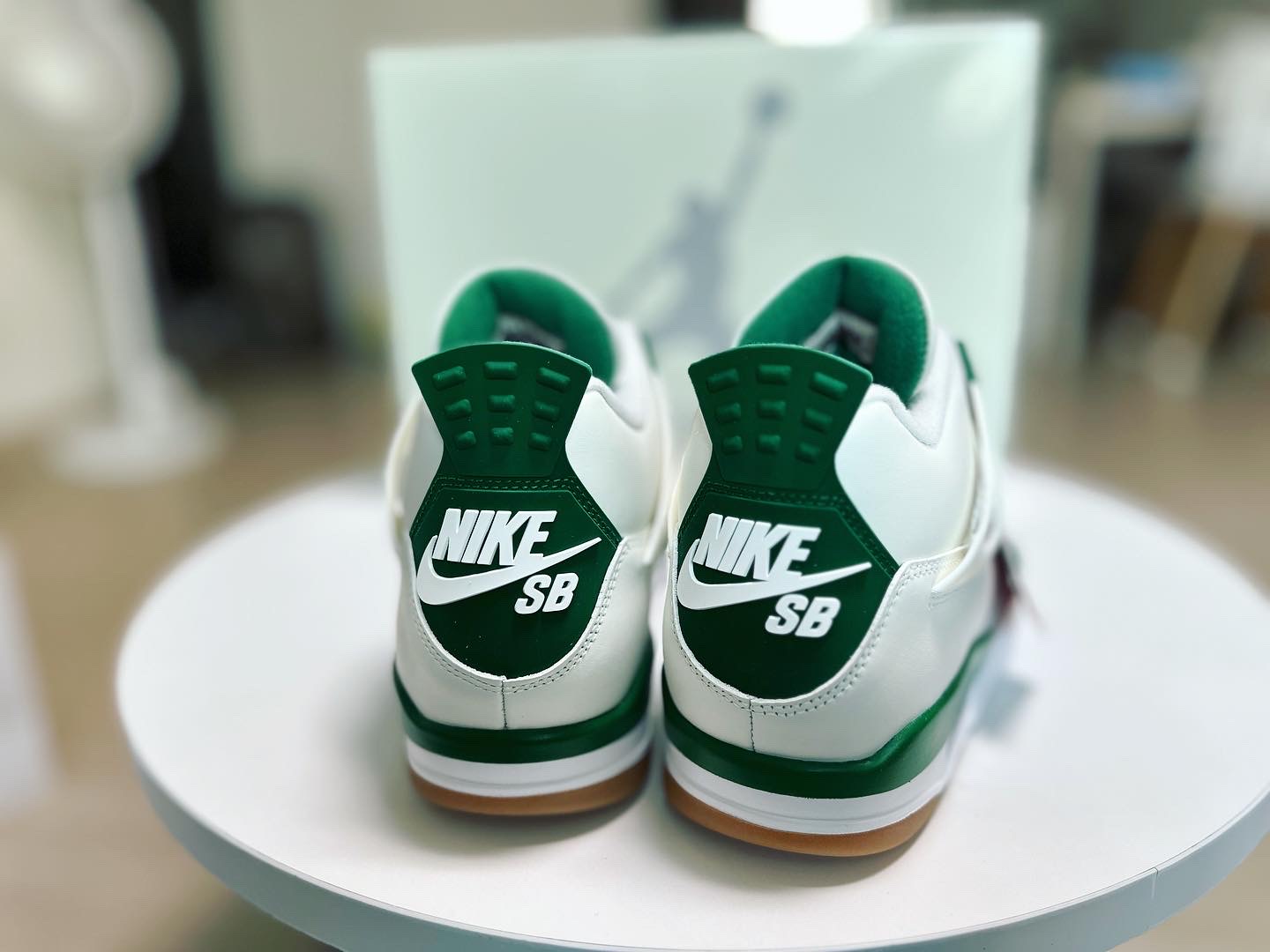 Jordan 4 x Nike SB Retro SP Pine Green 착용 스타일 - 2