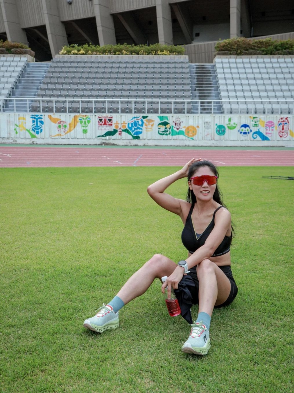 On Running Women On Cloud Monster Glacier Meadow 착용 스타일 - 2
