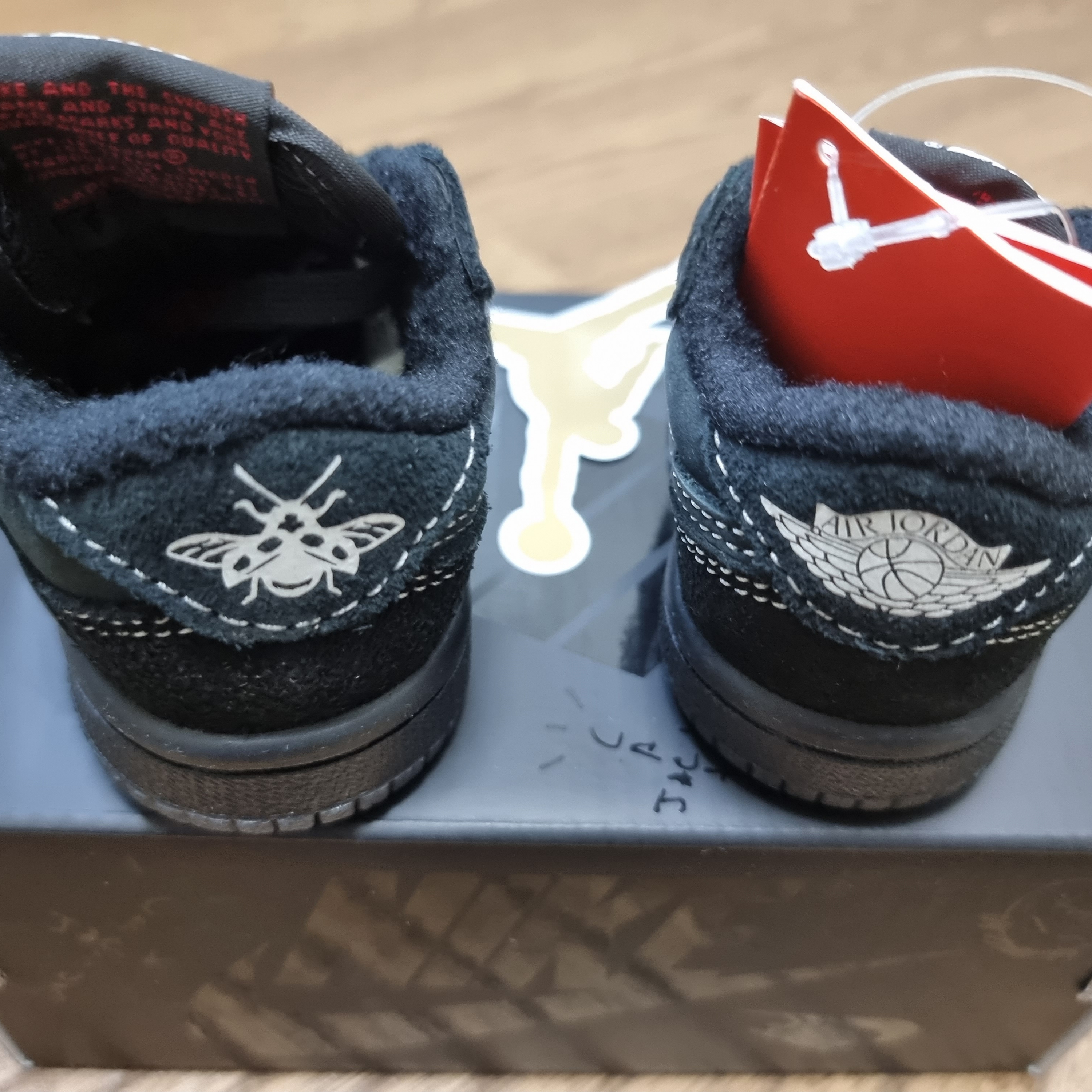 (TD) Jordan 1 x Travis Scott Retro Low OG SP Black Phantom 착용 스타일 - 5