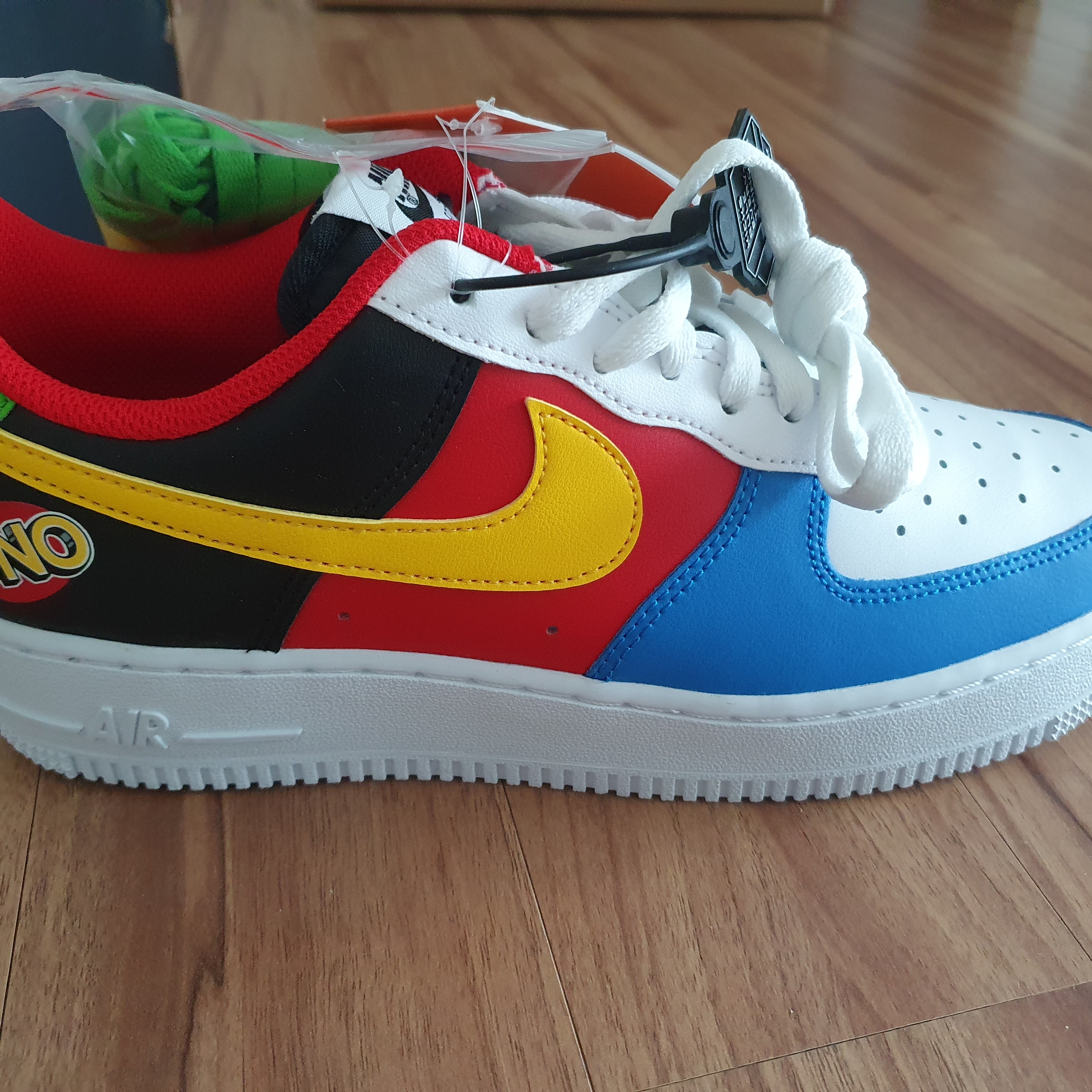Nike x UNO Air Force 1 '07 QS White Yellow Zest 착용 스타일 - 1