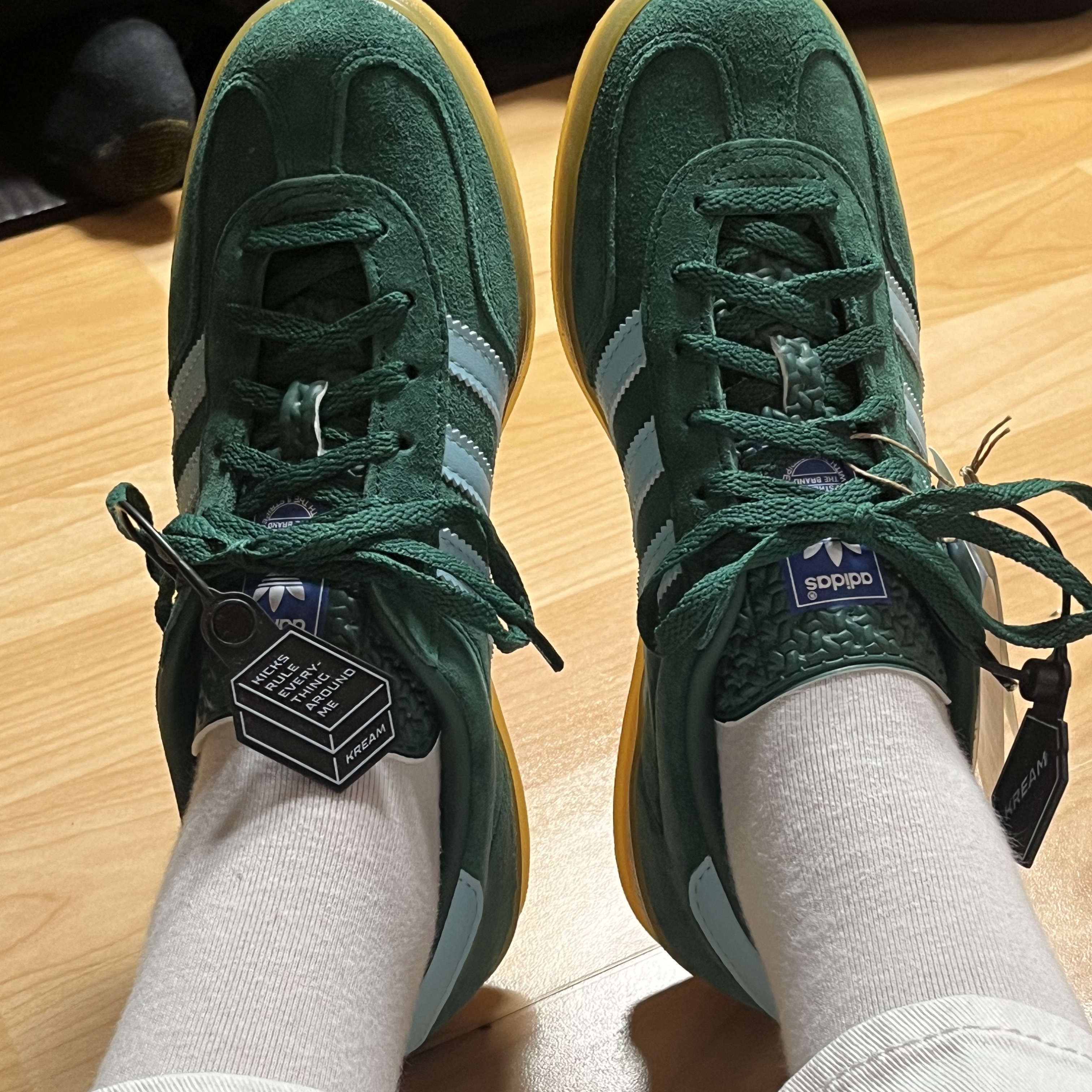 Adidas Gazelle Indoor Collegiate Green Hazy Sky 착용 스타일