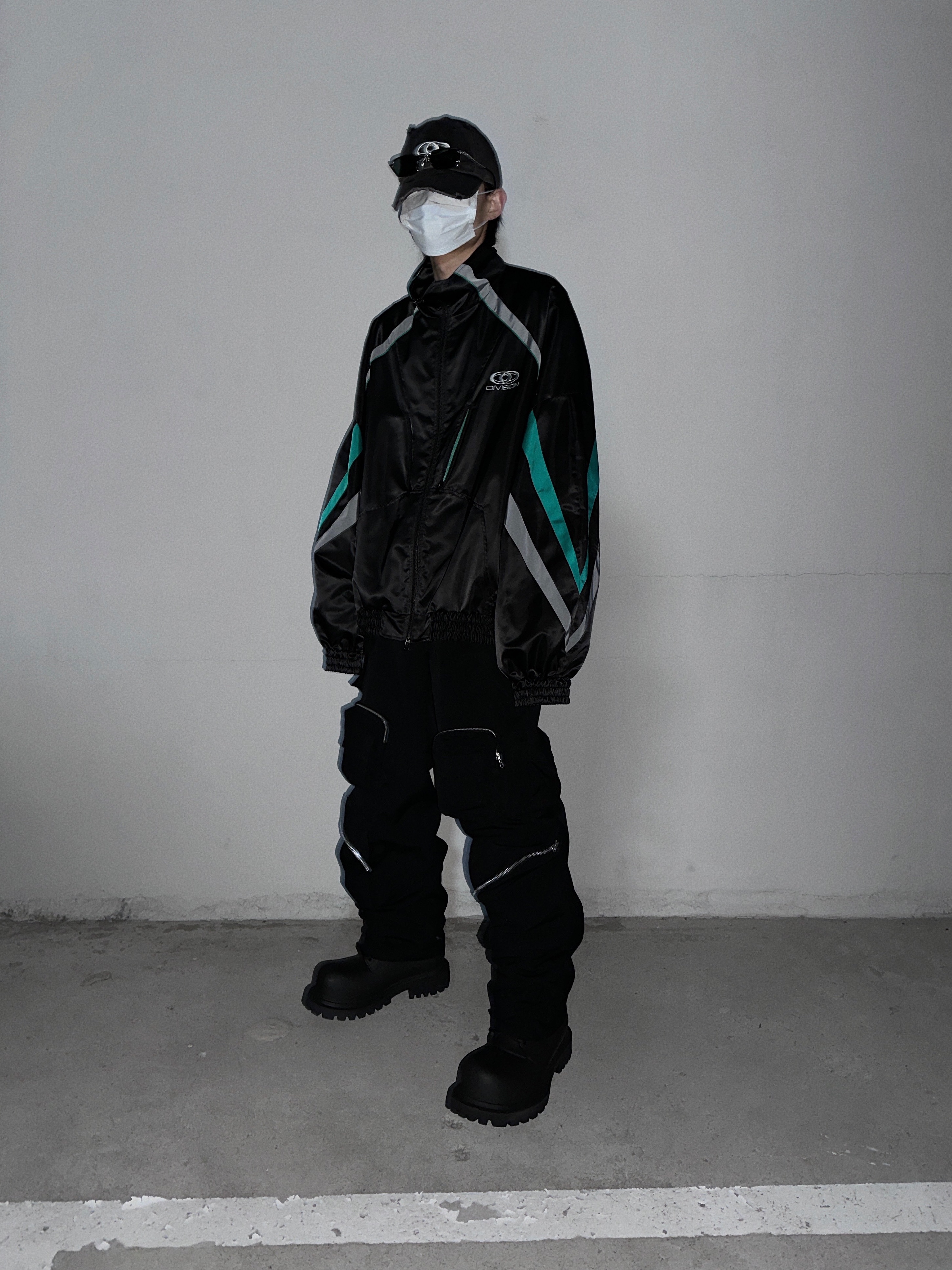 Nonnod Mechanic Cargo Pants Black, Balenciaga XL Army Boots Full Eva Black 착용 스타일 - 1