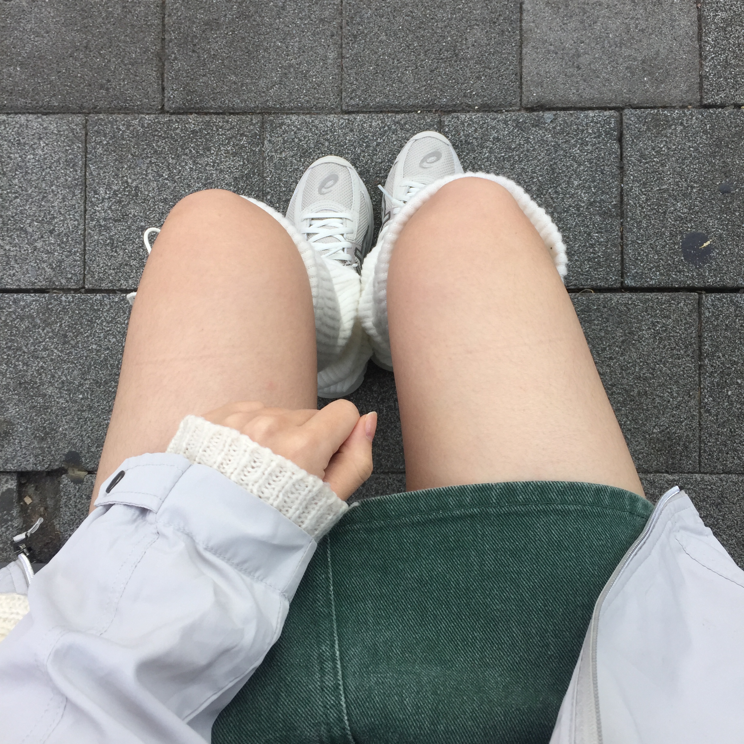Asics Jog 100 S Birch - 2E Wide 착용 스타일 - 1