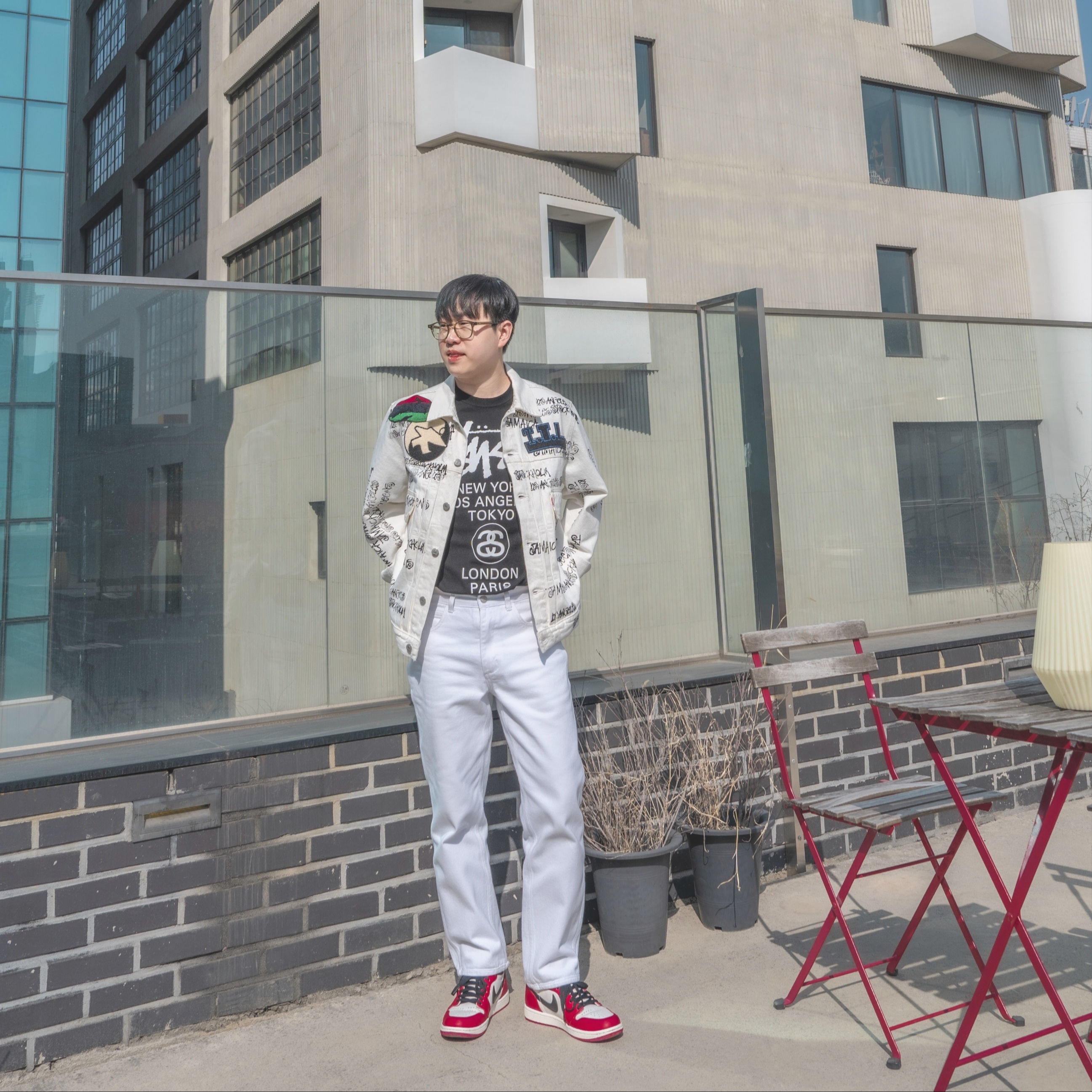 Stussy x Our Legacy x Denim Tears TTL Denim Jacket White, Jordan 1 Retro High OG Chicago 2022 착용 스타일