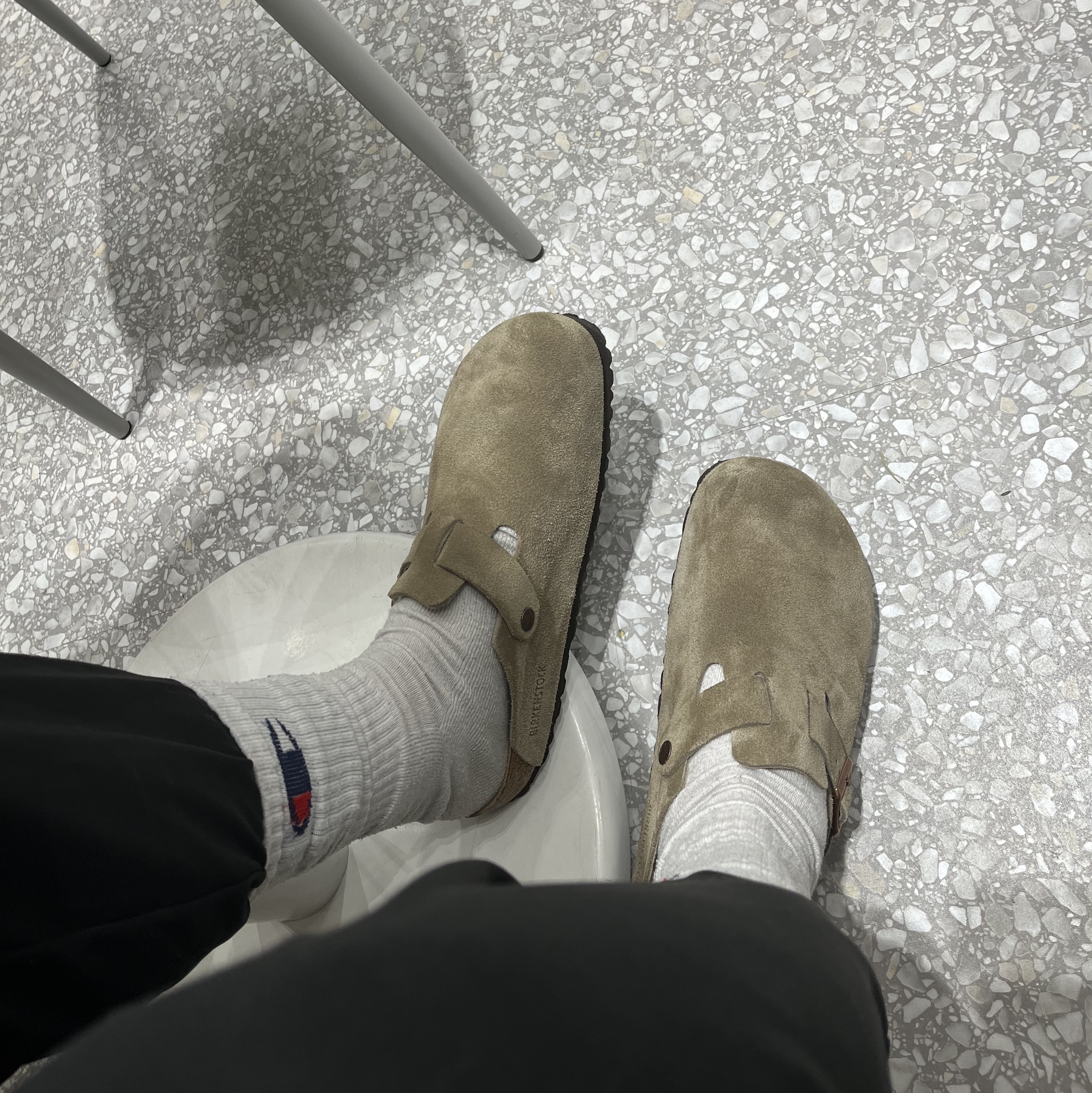 Birkenstock Boston Soft Footbed Taupe - Regular 착용 스타일 - 2
