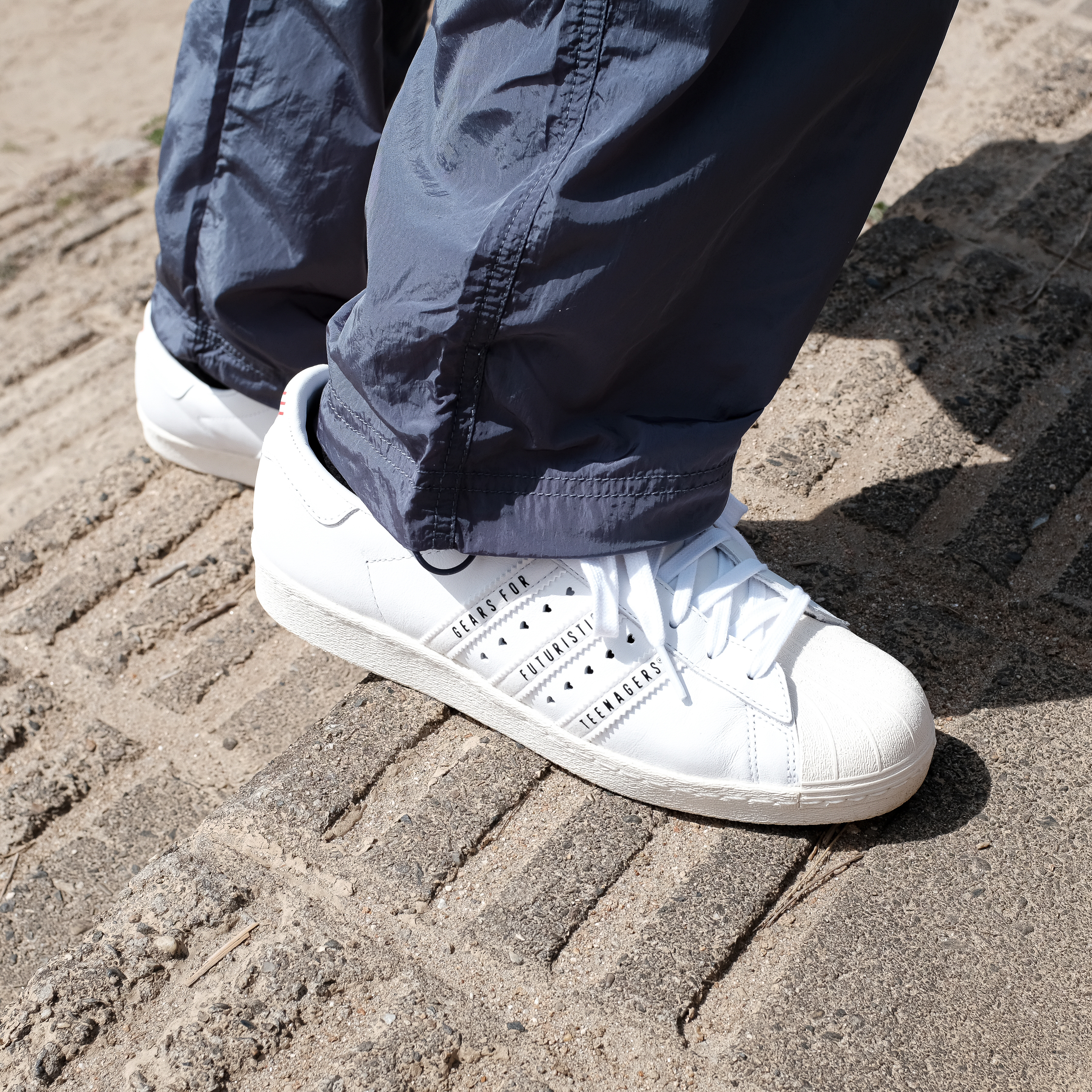 Adidas x Human Made Superstar White 착용 스타일 - 4
