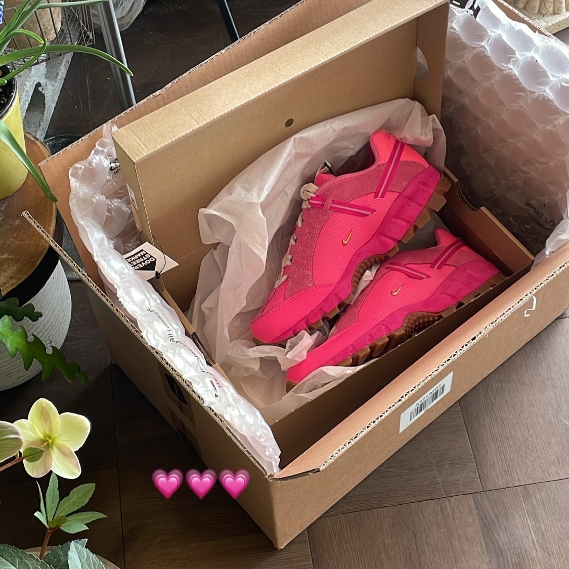 Nike x Jacquemus Air Humara LX Pink Flash 착용 스타일 - 4