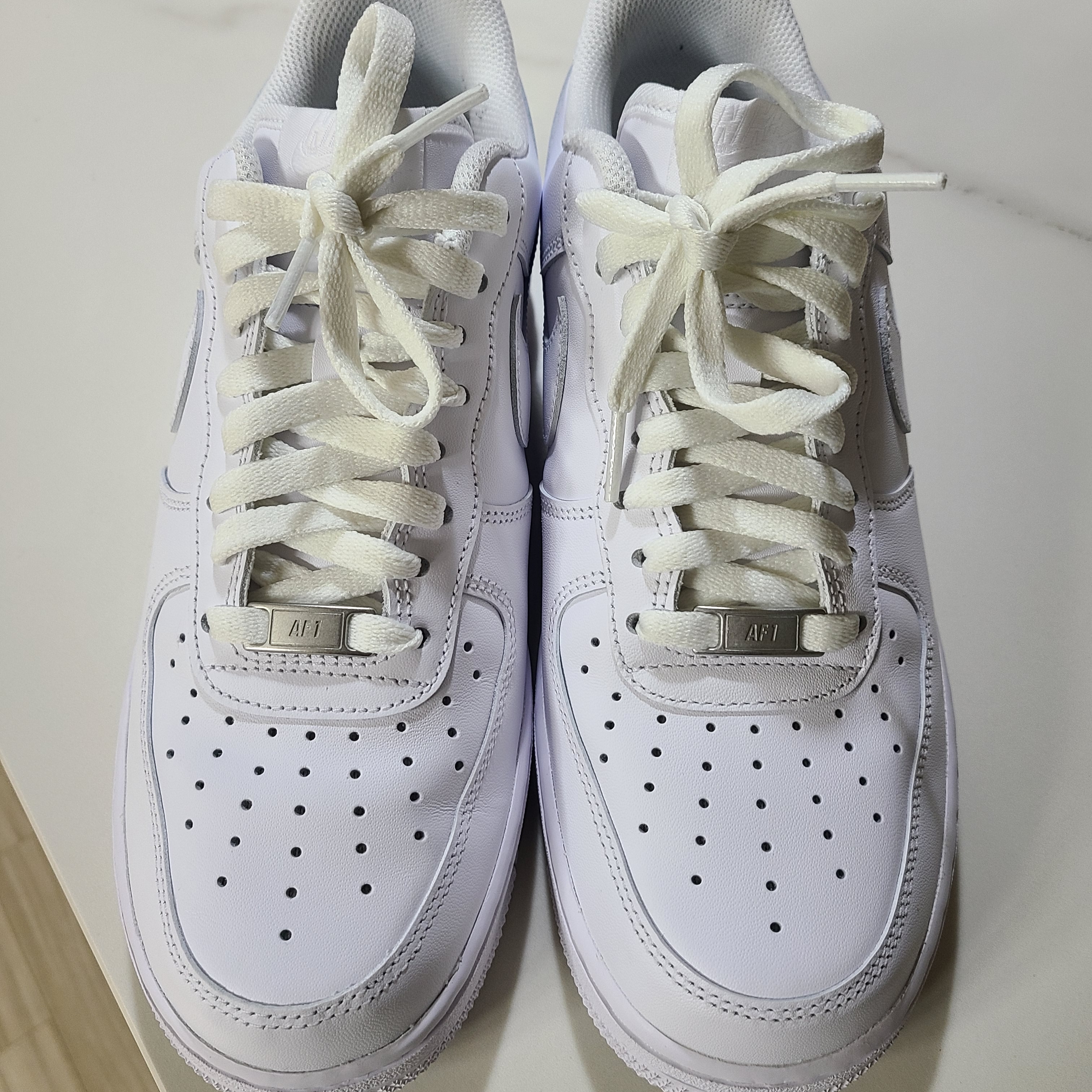 Nike Air Force 1 '07 Low White 착용 스타일 - 3