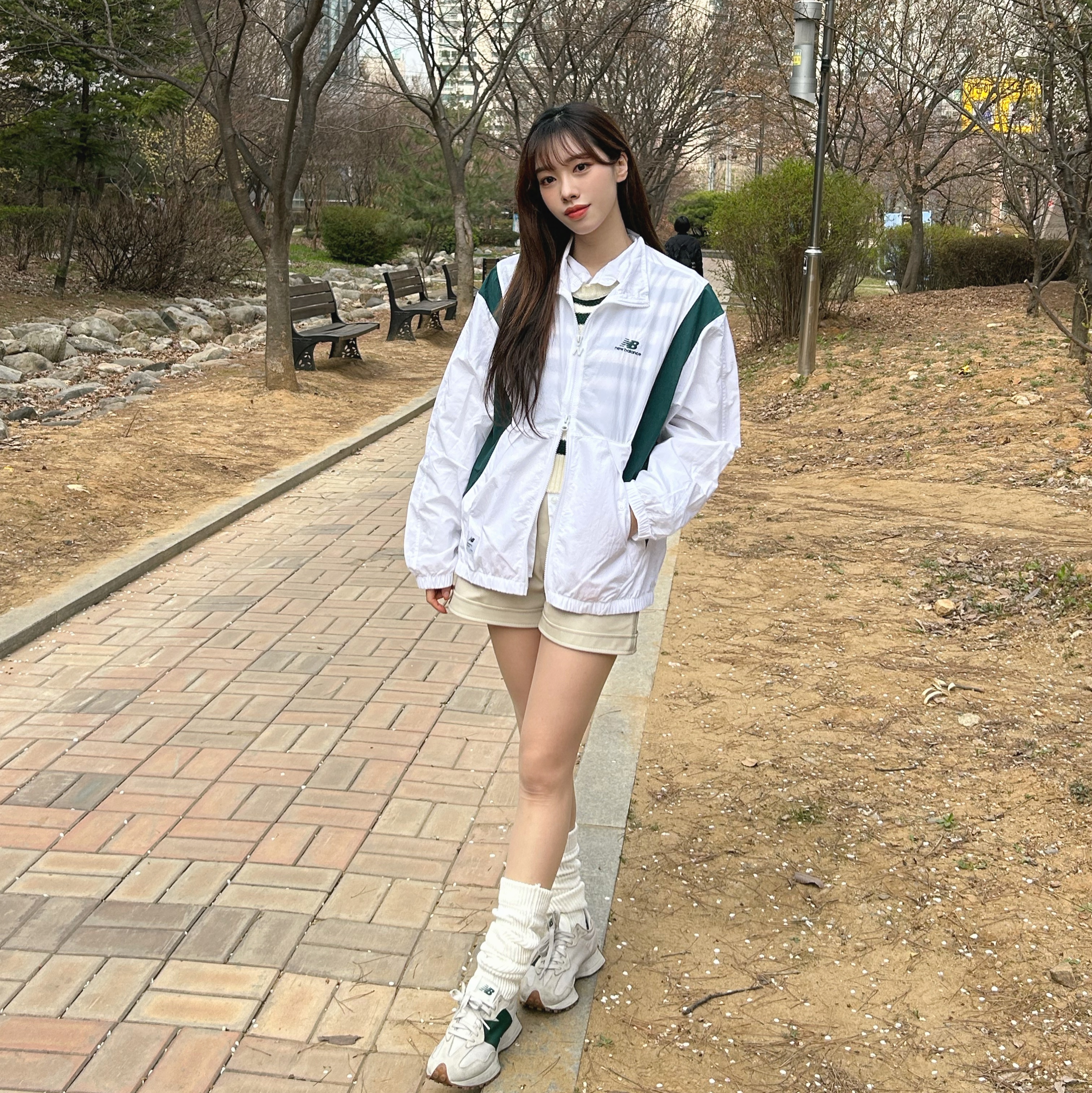 New Balance 327 Timberwolf 착용 스타일 - 4