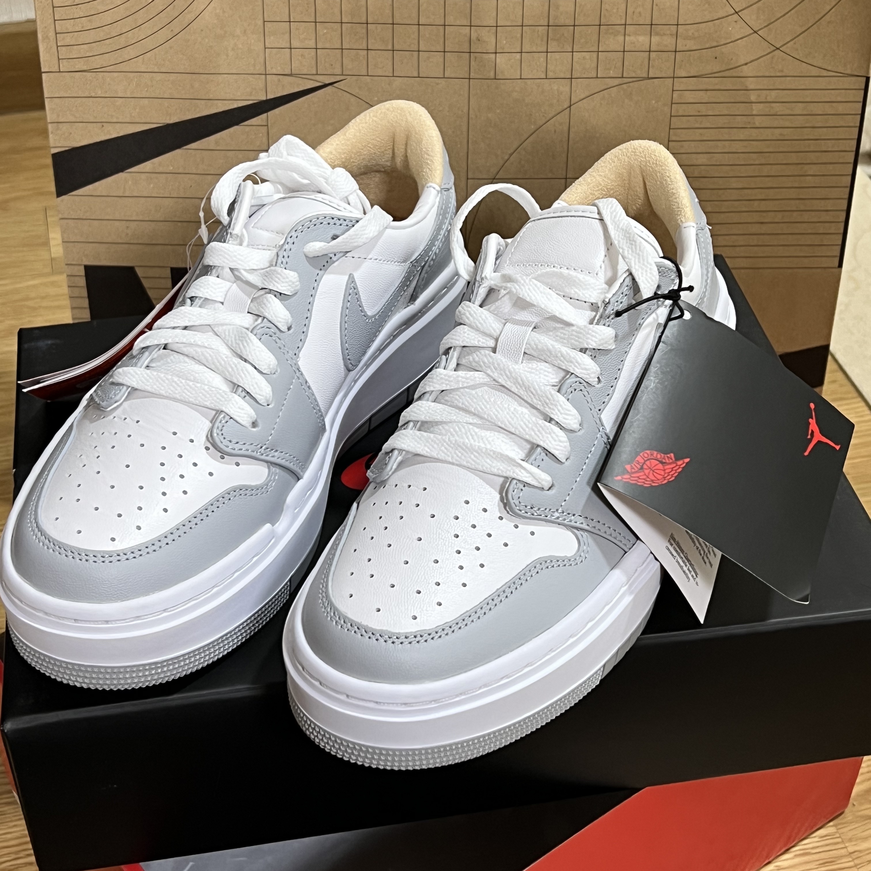 (W) Jordan 1 Elevate Low White and Wolf Grey 착용 스타일