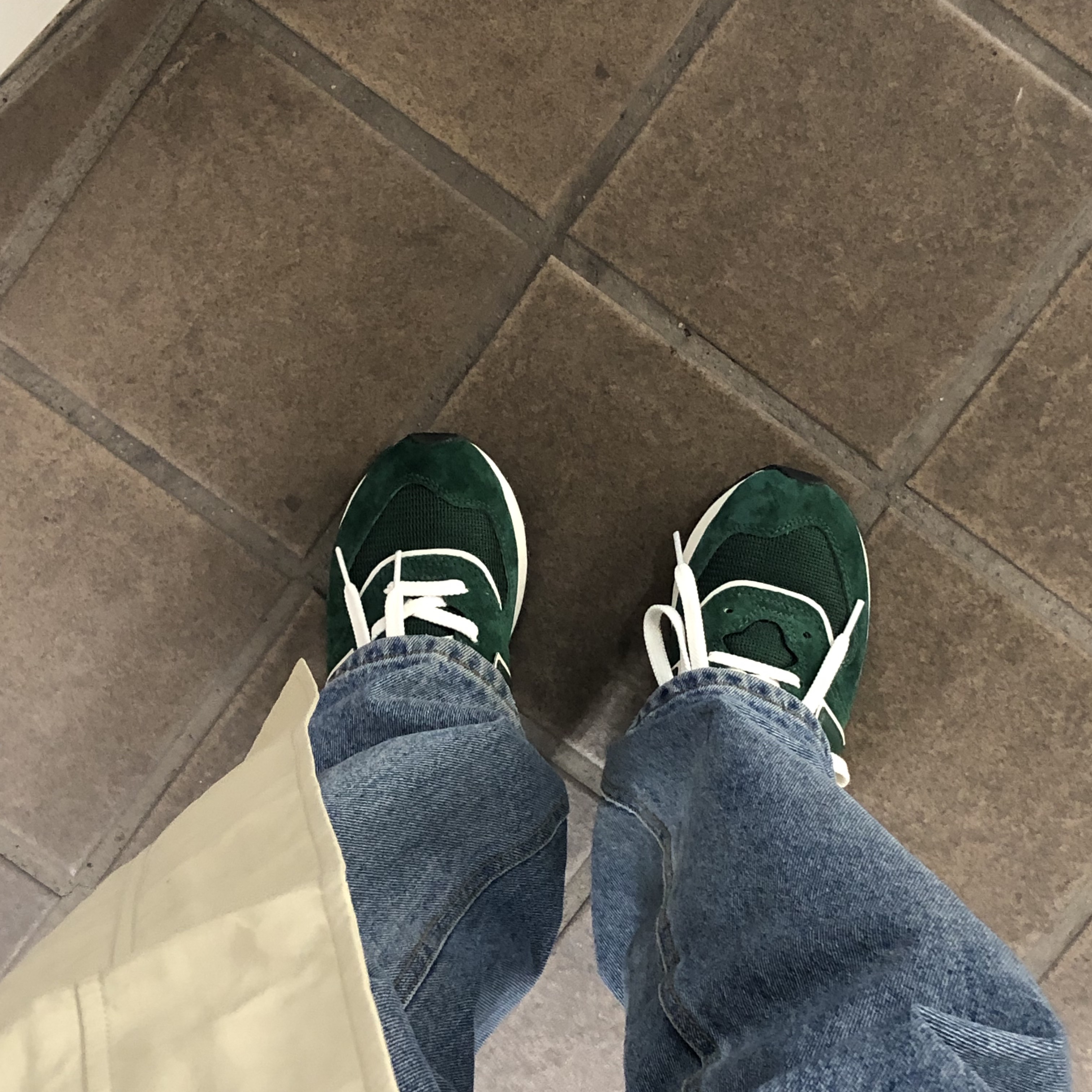 New Balance 574 Legacy Green 착용 스타일 - 1