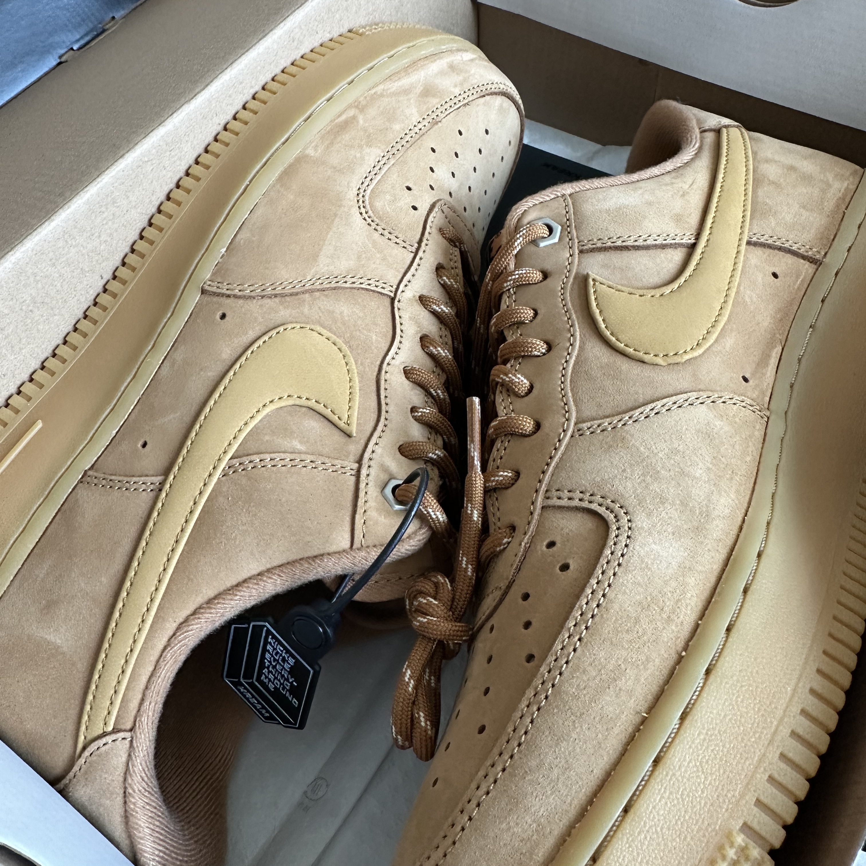 Nike Air Force 1 '07 WB Flax 착용 스타일