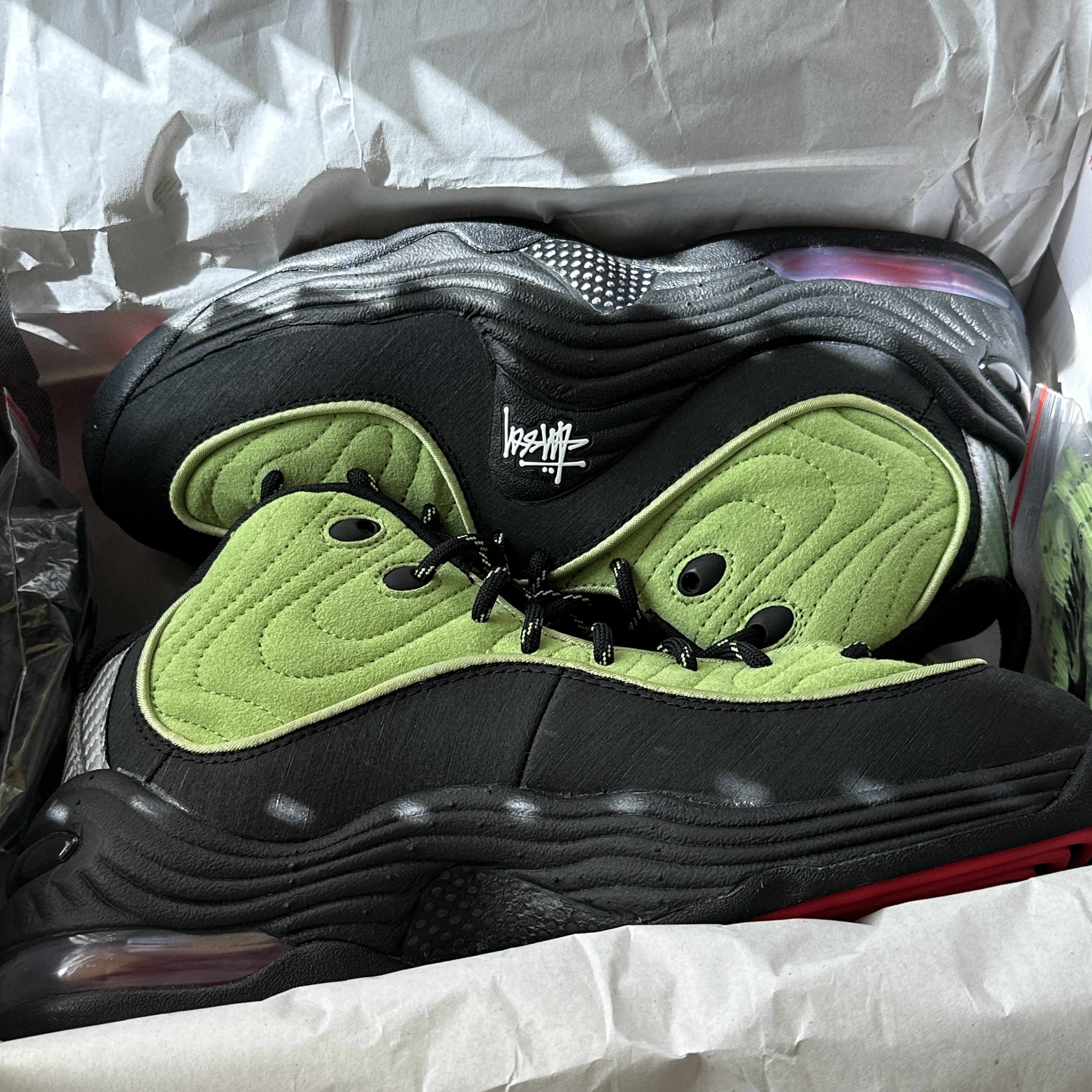 Nike x Stussy Air Penny II Vivid Green and Black 착용 스타일 - 1