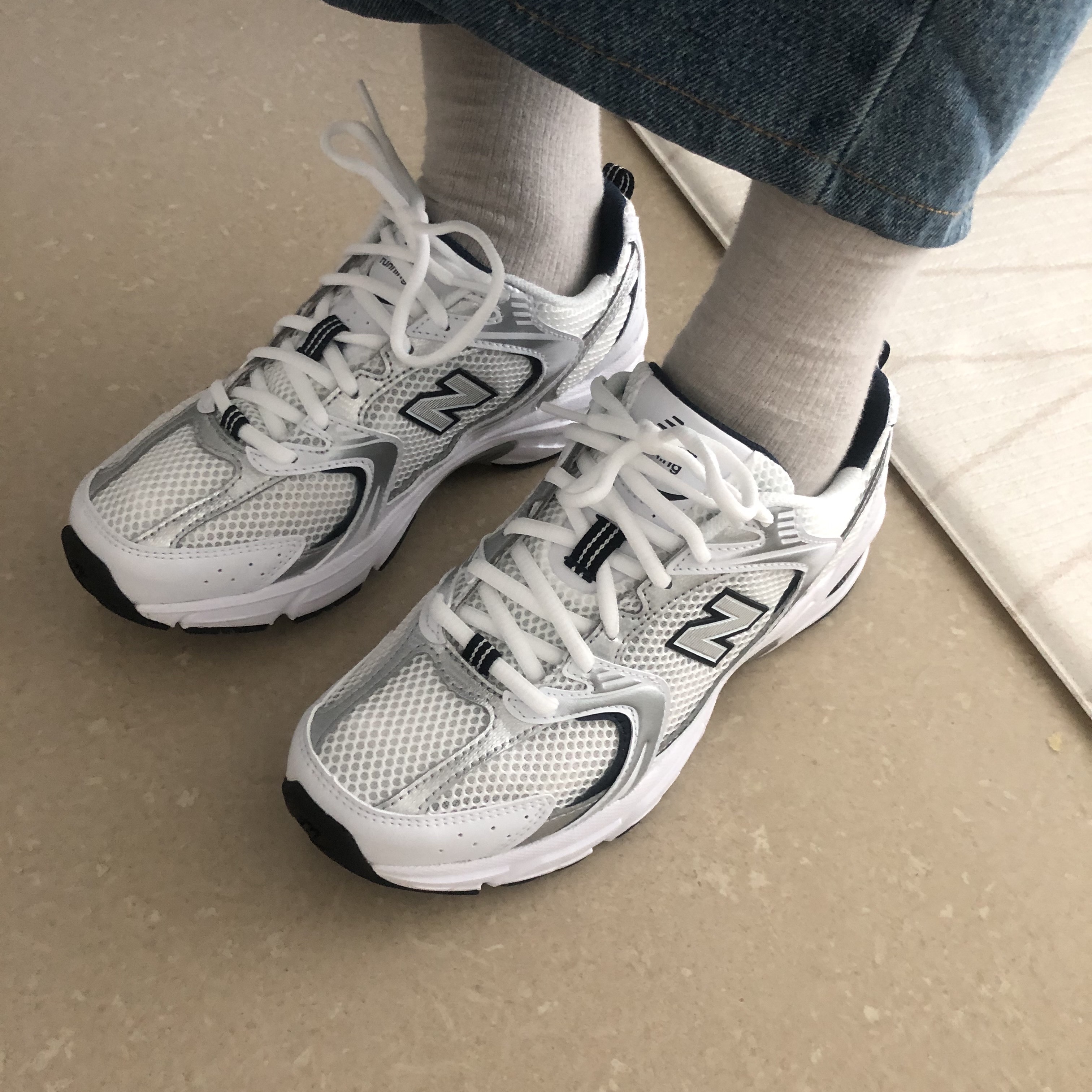 New Balance 530 White 착용 스타일