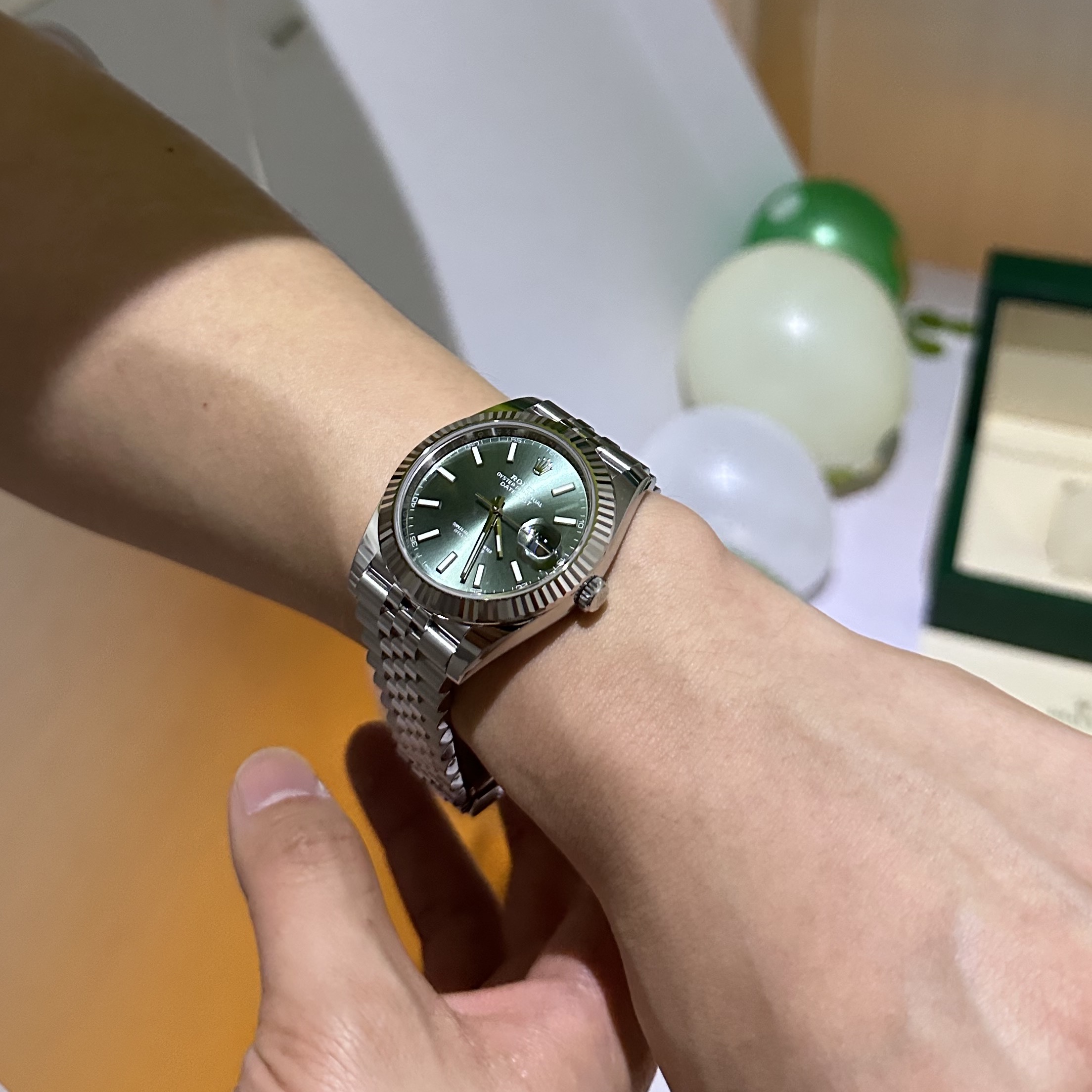 Rolex Datejust 41mm 126334 Mint Green Jubilee 착용 스타일