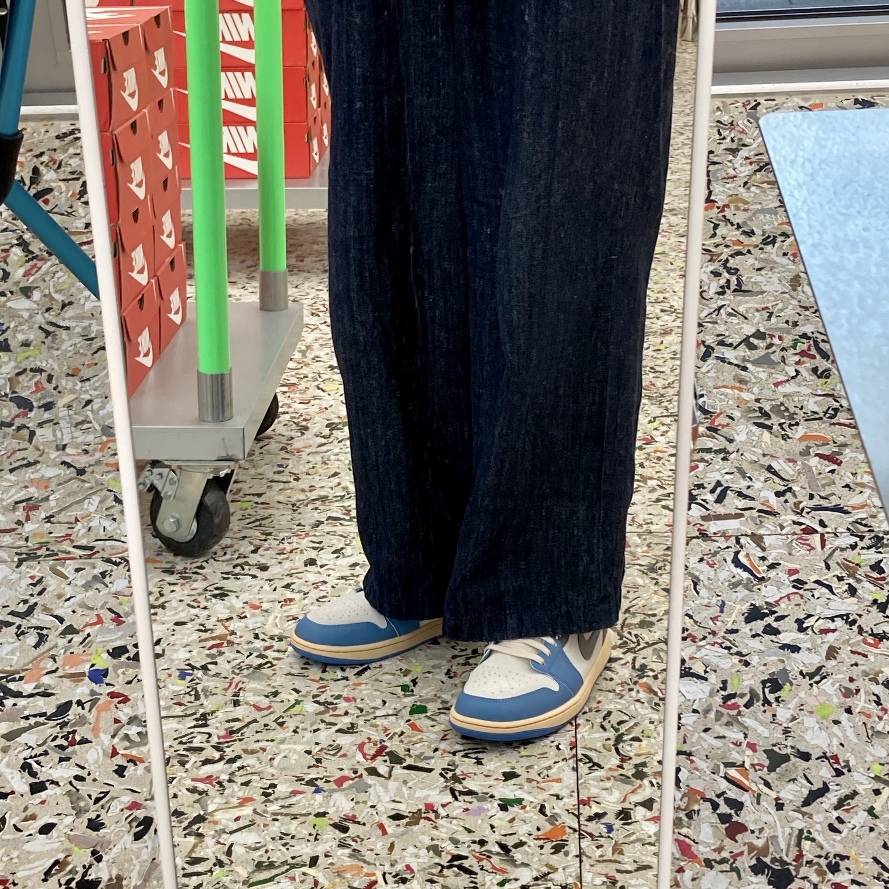 Jordan 1 Low SE Tokyo 96 착용 스타일 - 2