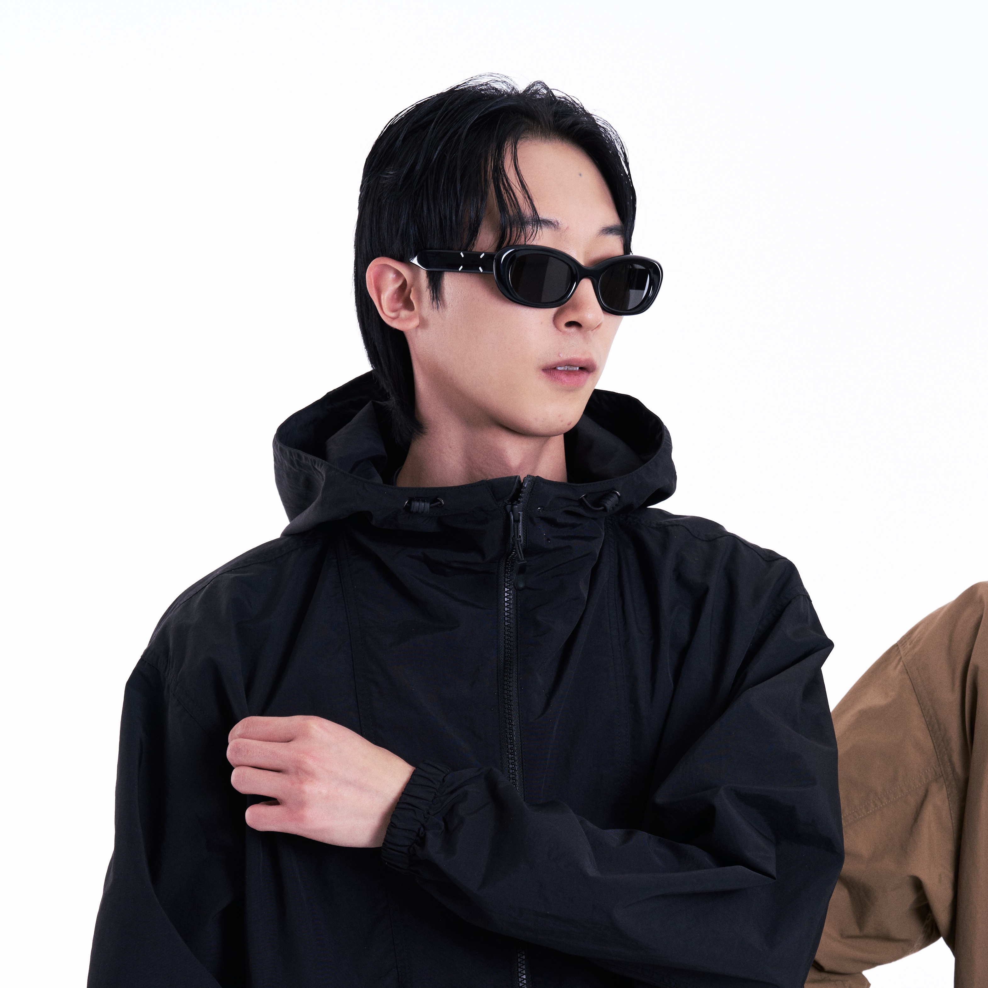 Gentle Monster x Maison Margiela MM004 Black Black 착용 스타일