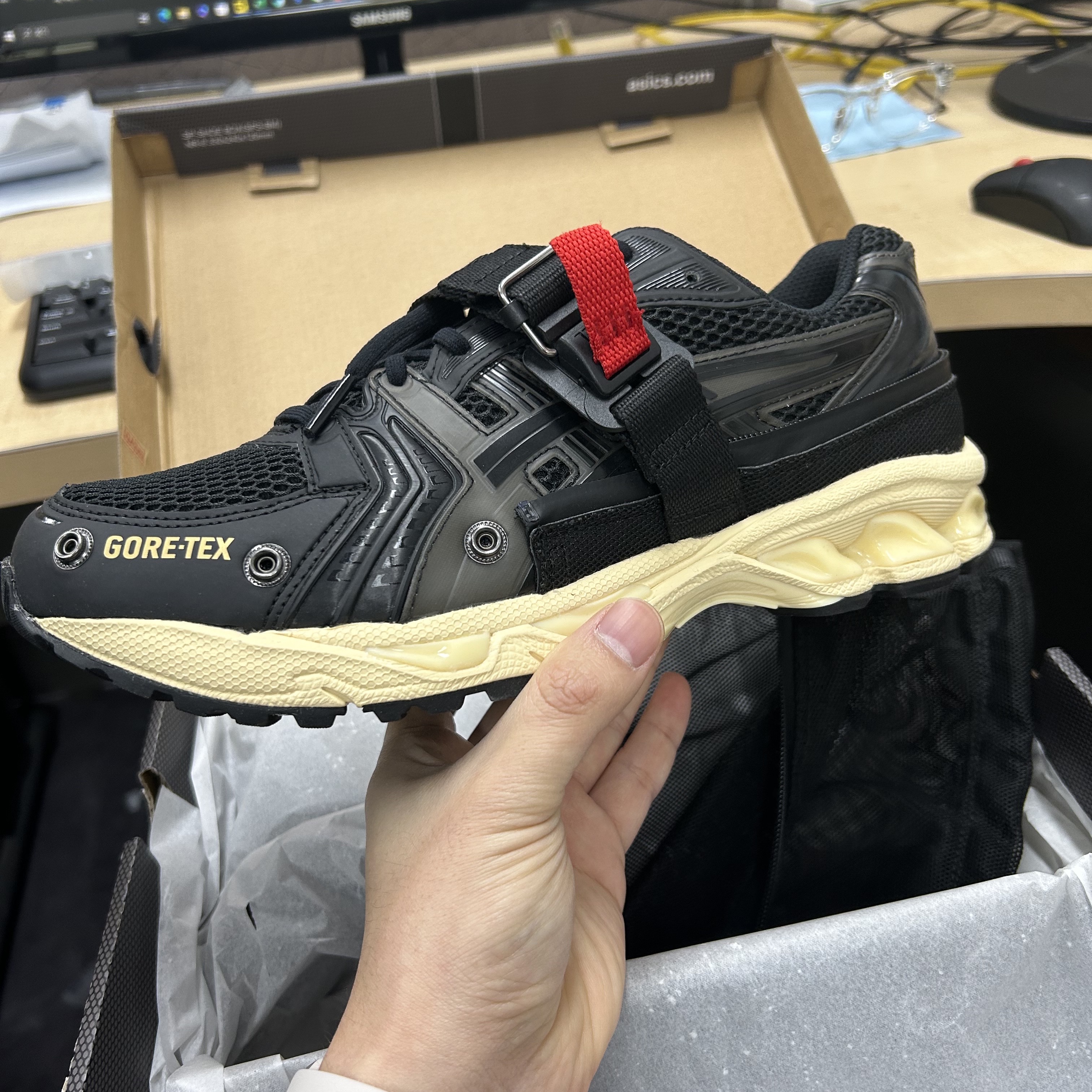 Asics x Beams Gel-Kayano 14 Gore-Tex Black 착용 스타일