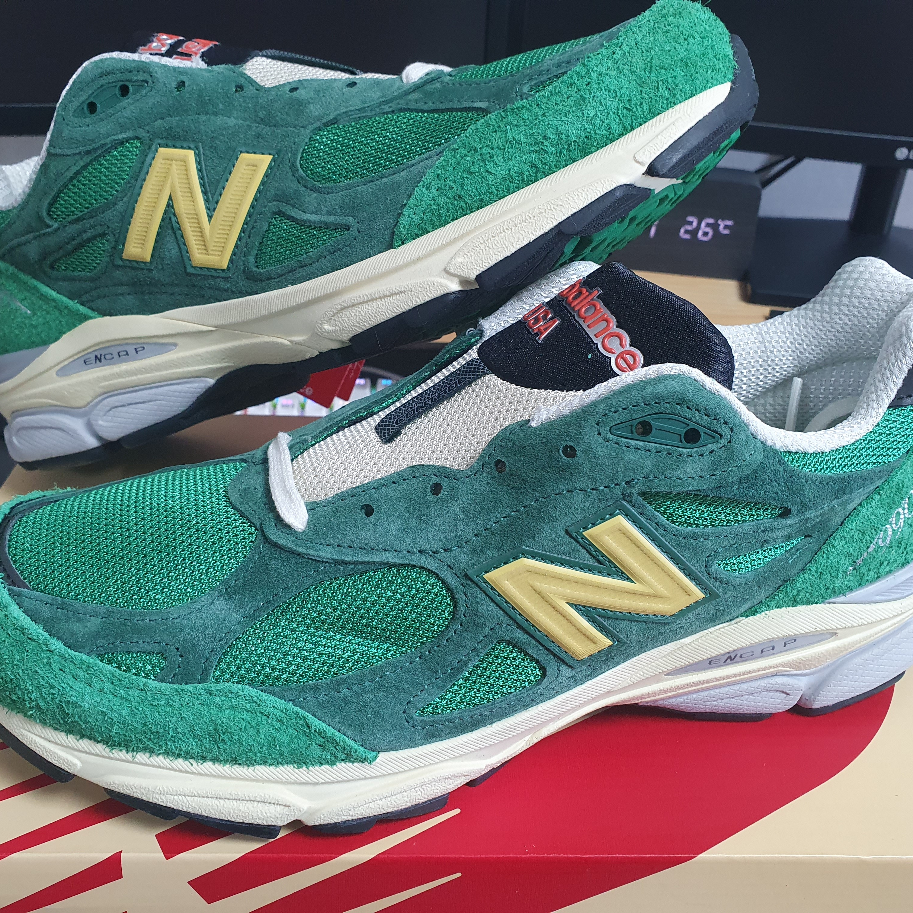 New Balance 990v3 Made in USA Kelly Green Varsity Gold, New Balance 1906R Nightwatch Green 착용 스타일 - 1