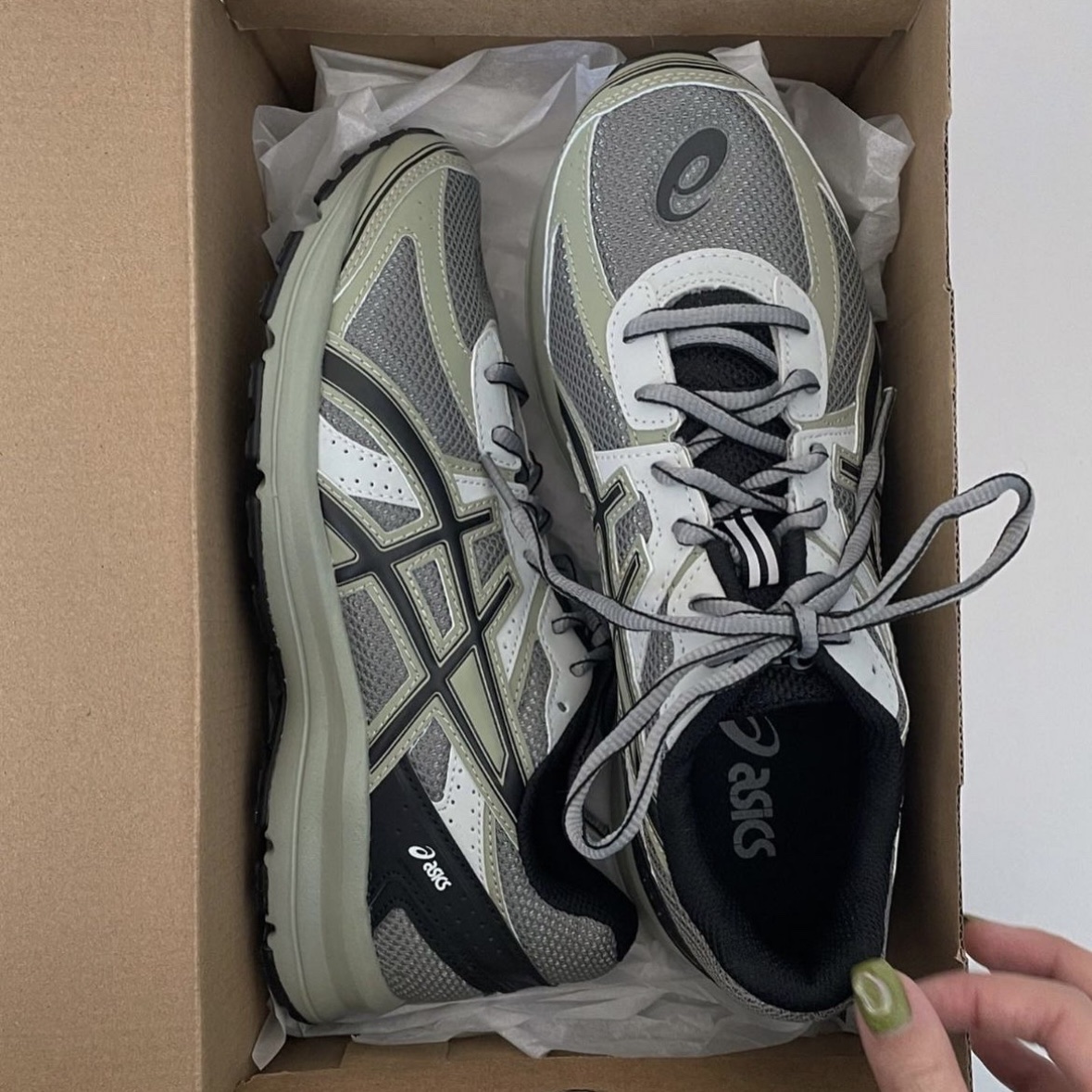 Asics Jog 100 S Sheet Rock - 2E Wide 착용 스타일 - 2