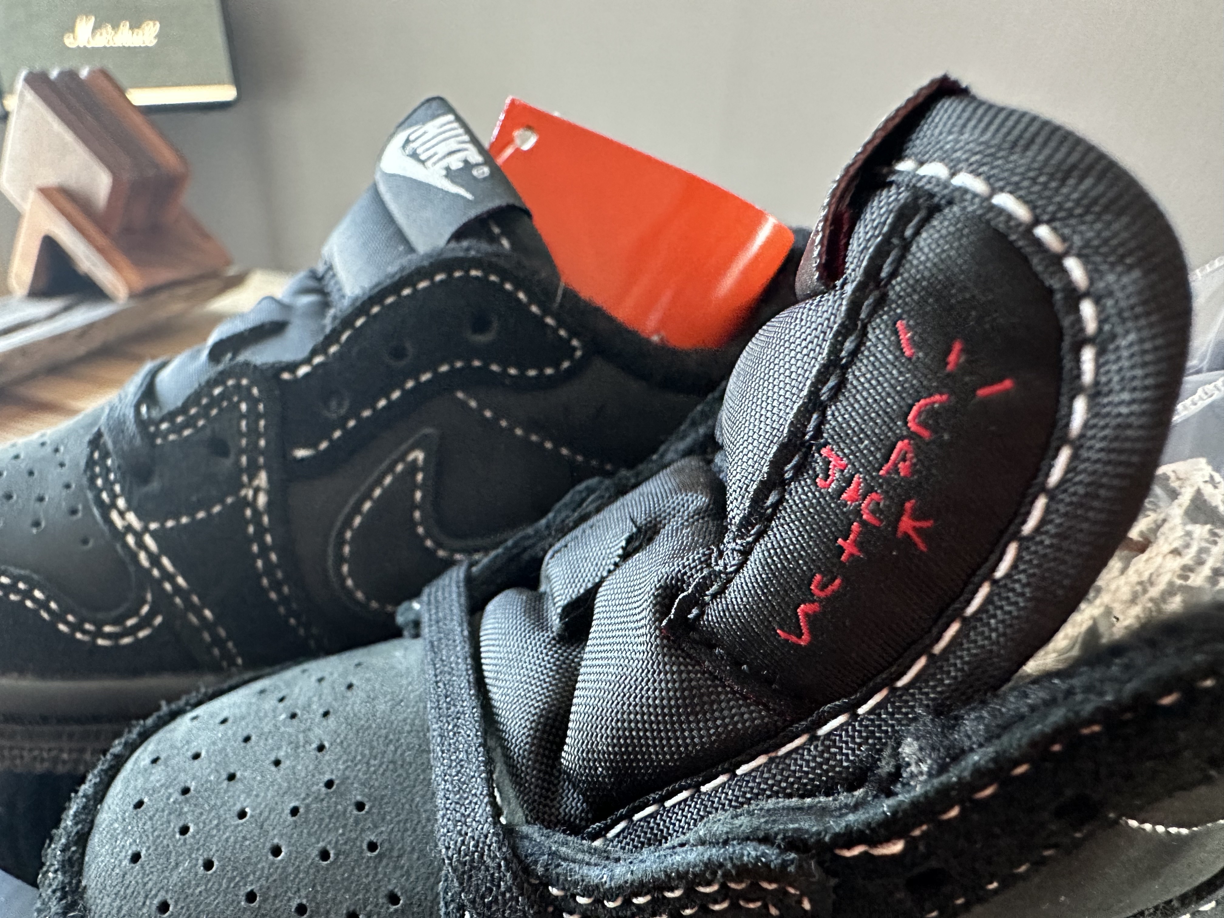 (TD) Jordan 1 x Travis Scott Retro Low OG SP Black Phantom 착용 스타일 - 4