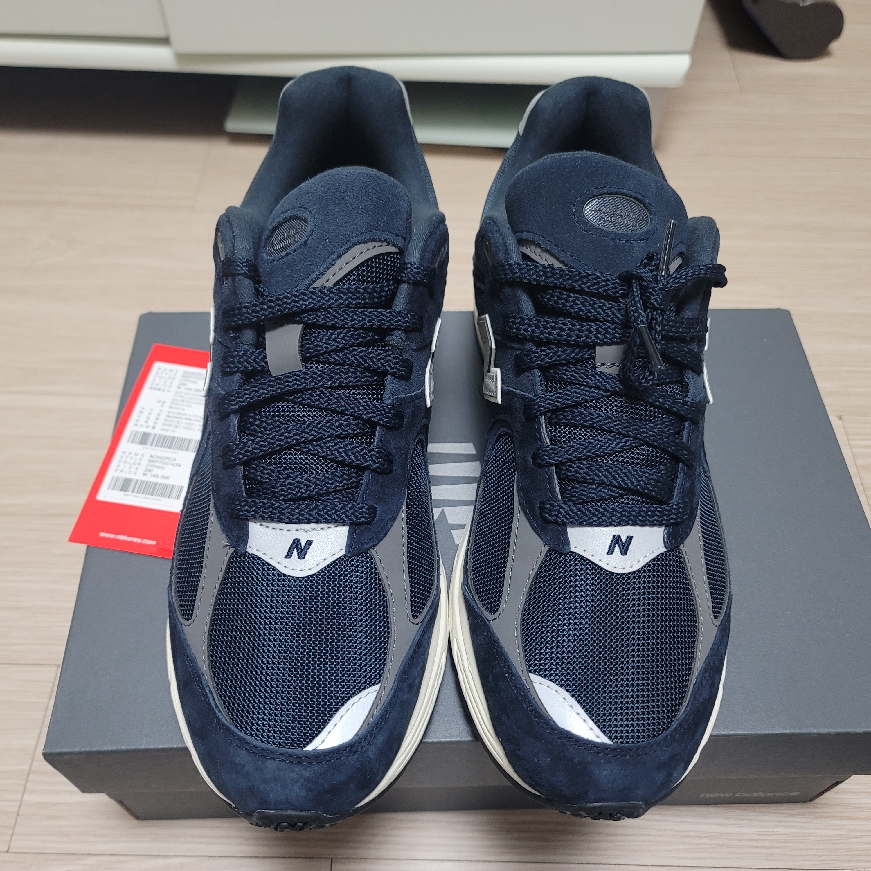 New Balance 2002R Eclipse Castlerock 착용 스타일 - 4