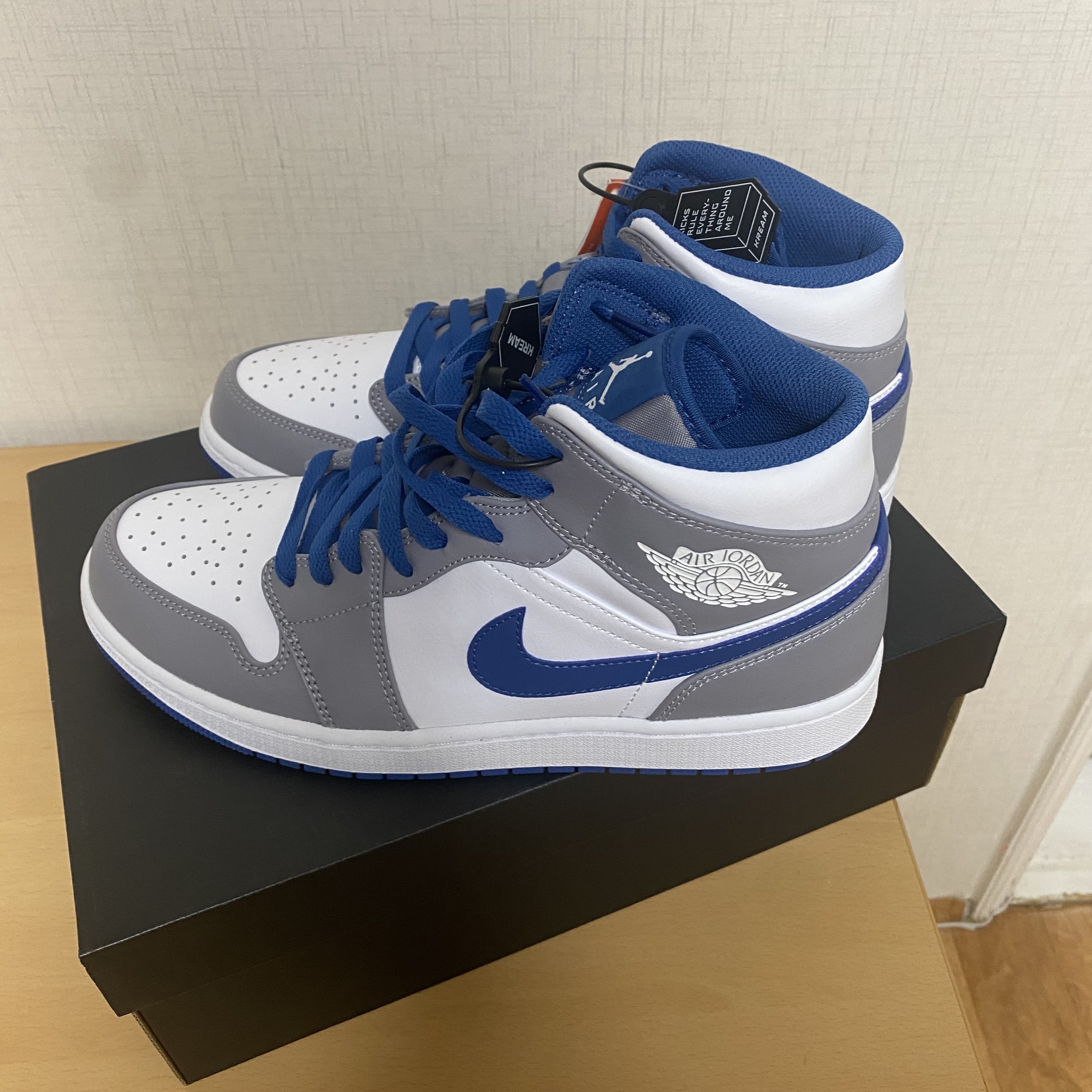 Jordan 1 Mid Cement Grey True Blue 착용 스타일