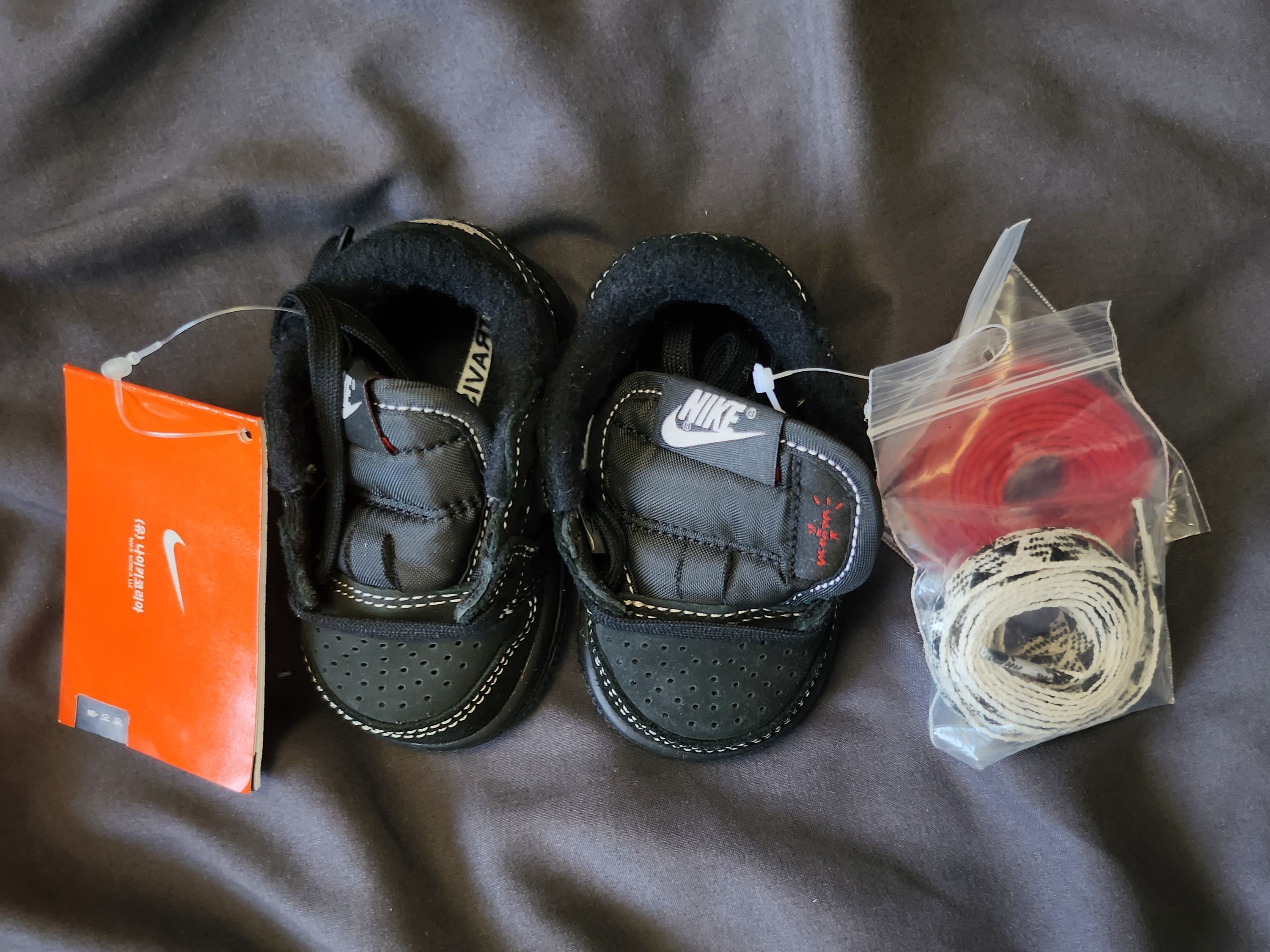 (TD) Jordan 1 x Travis Scott Retro Low OG SP Black Phantom 착용 스타일 - 2