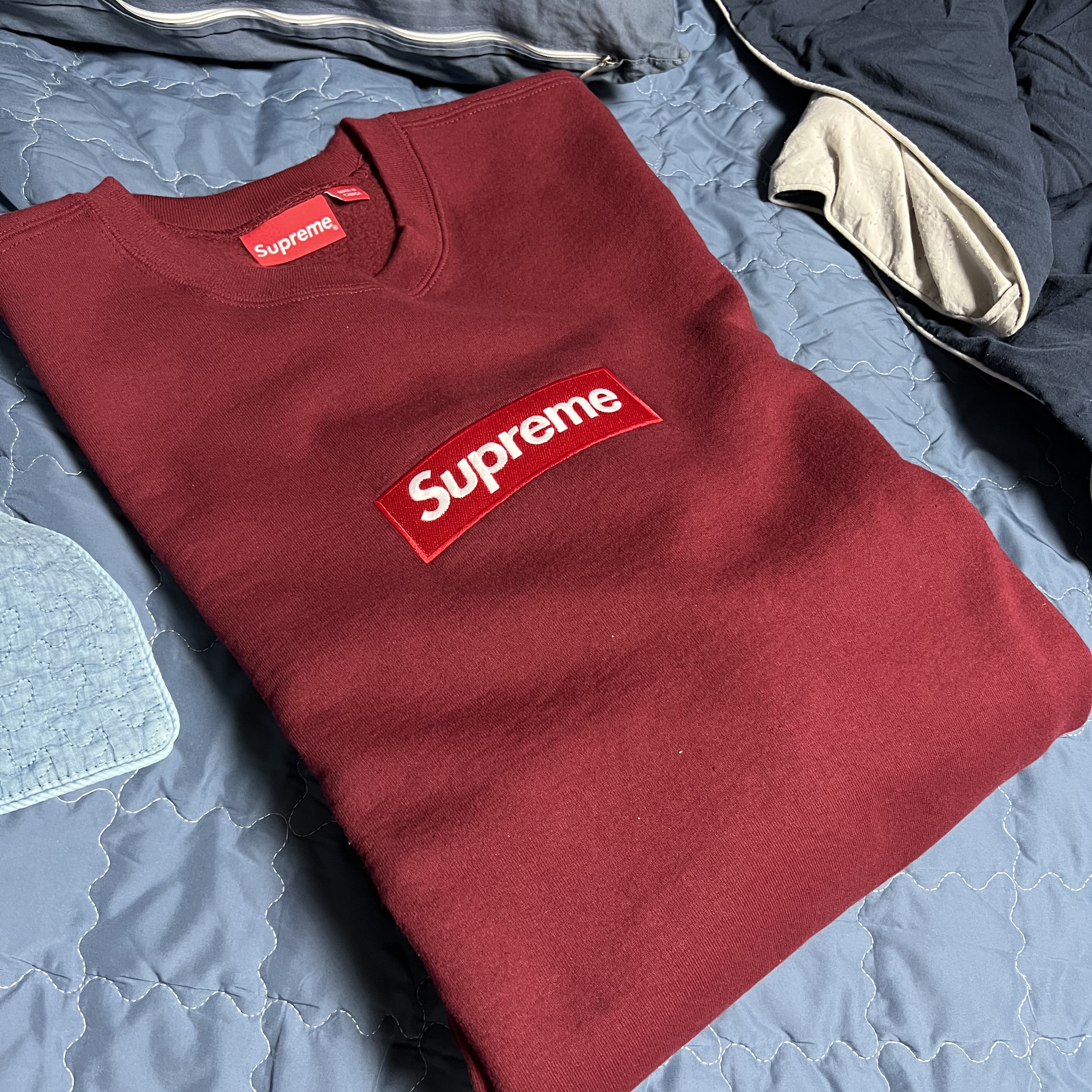 Supreme Box Logo Crewneck Cardinal - 22FW 착용 스타일