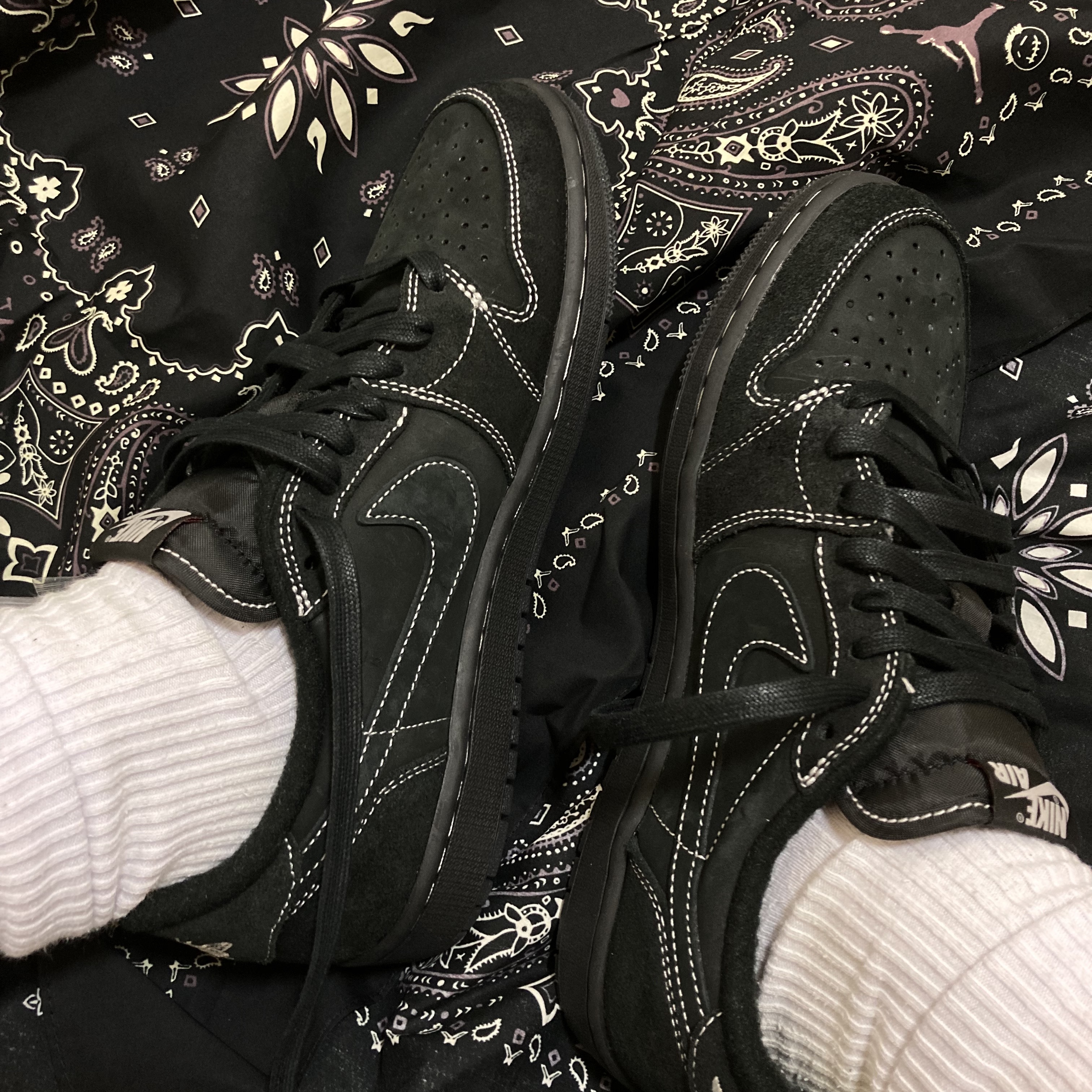 Jordan 1 x Travis Scott Retro Low OG SP Black Phantom 착용 스타일 - 1