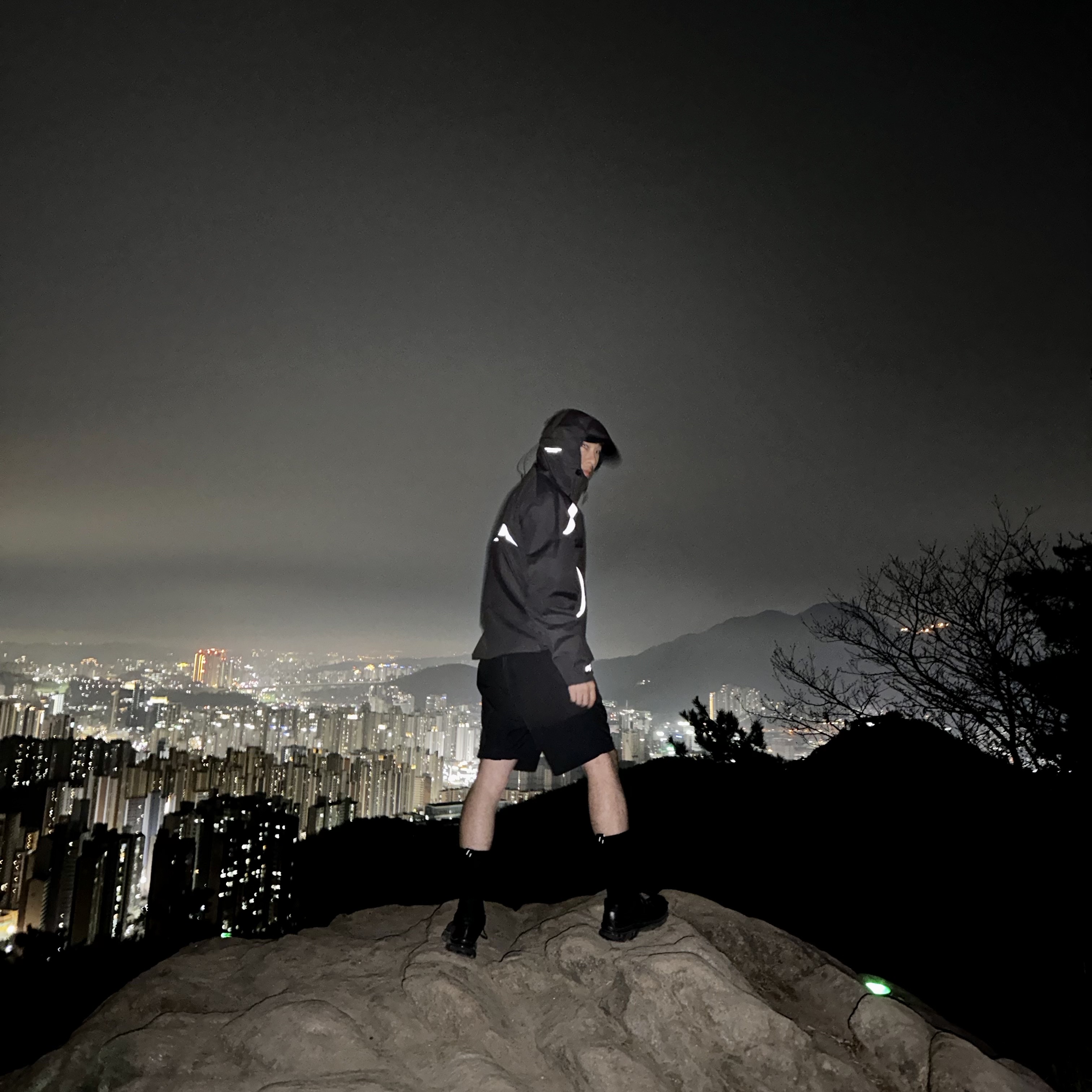 Salomon XT-6 ADV Black, Arc'teryx Mantis 26 Backpack Pilot 착용 스타일 - 3