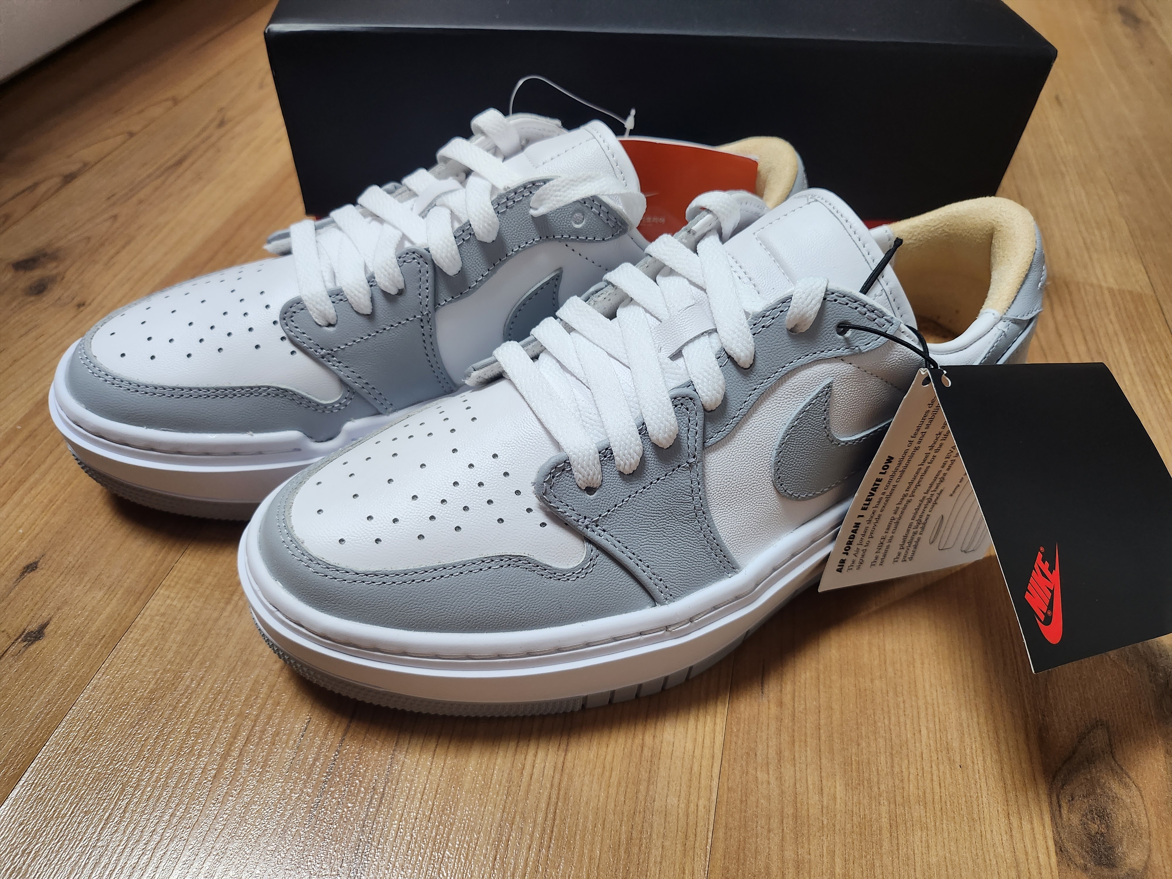 (W) Jordan 1 Elevate Low White and Wolf Grey 착용 스타일 - 3