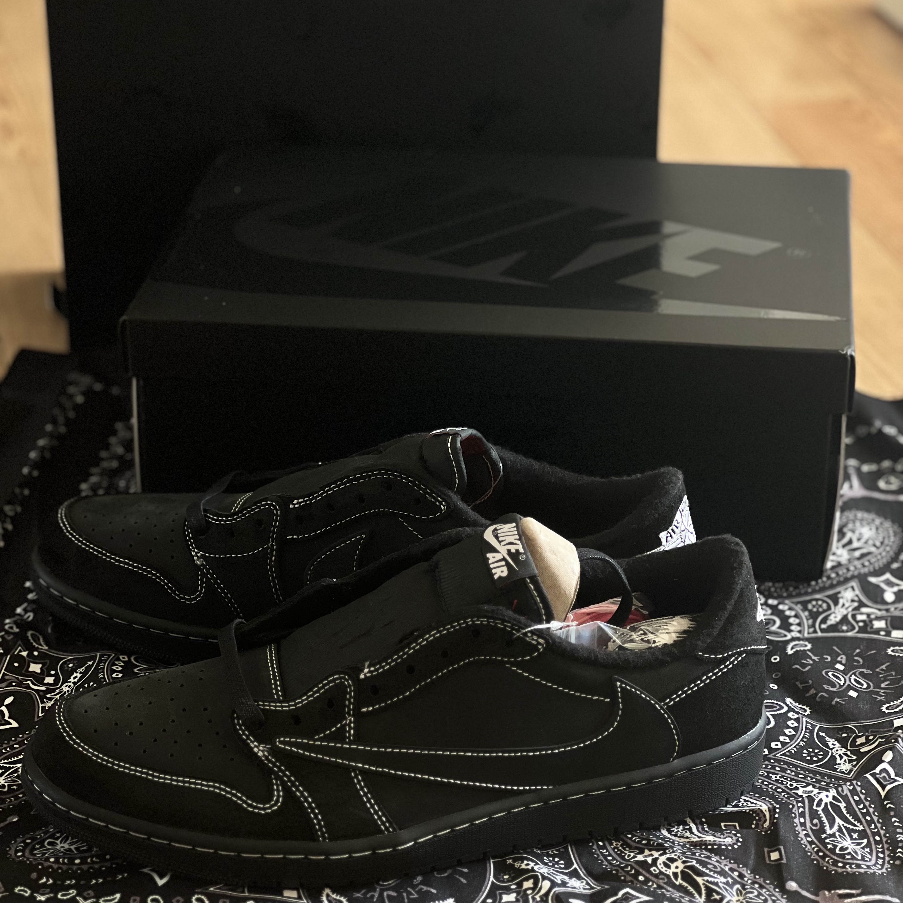 Jordan 1 x Travis Scott Retro Low OG SP Black Phantom 착용 스타일