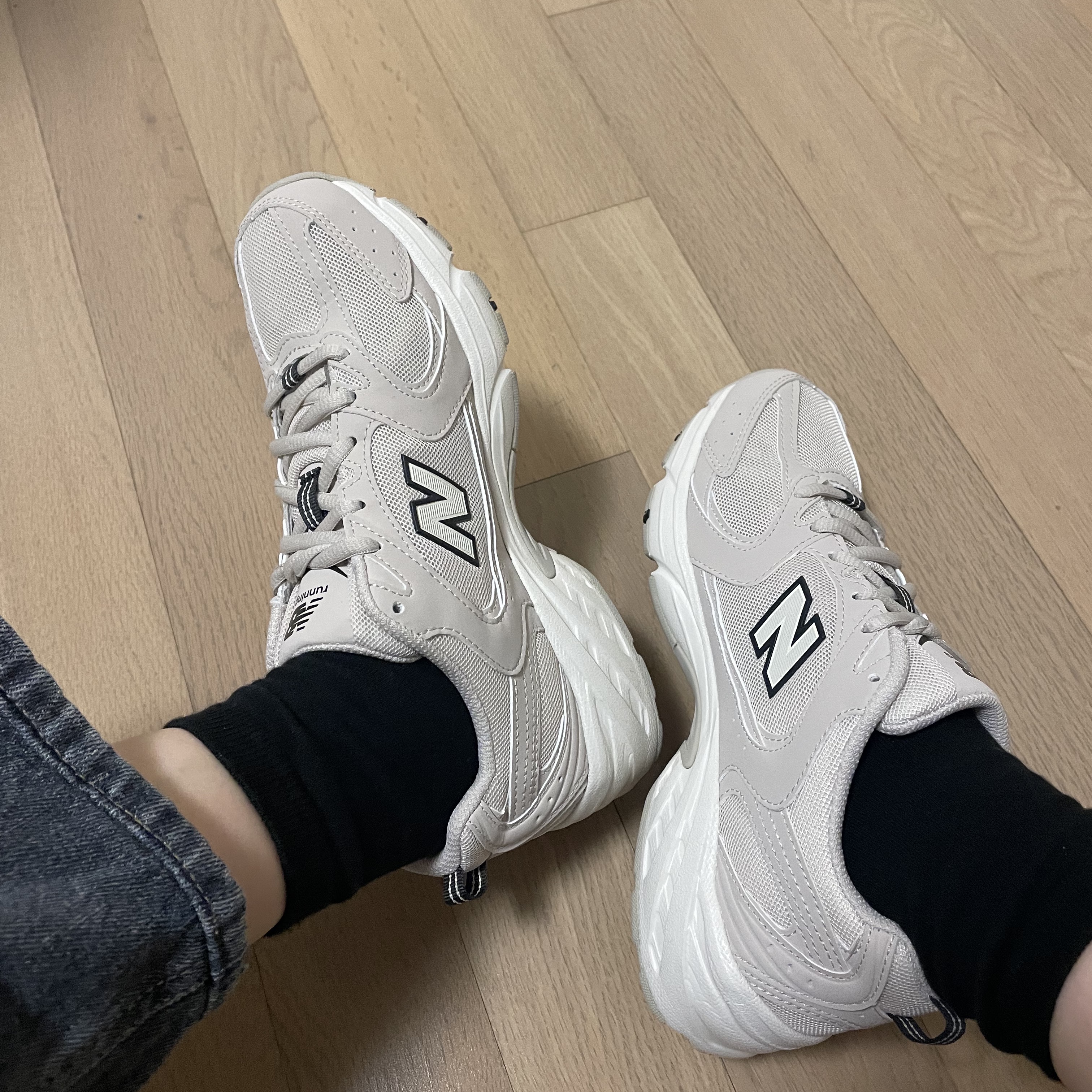 New Balance 530 Ivory 착용 스타일