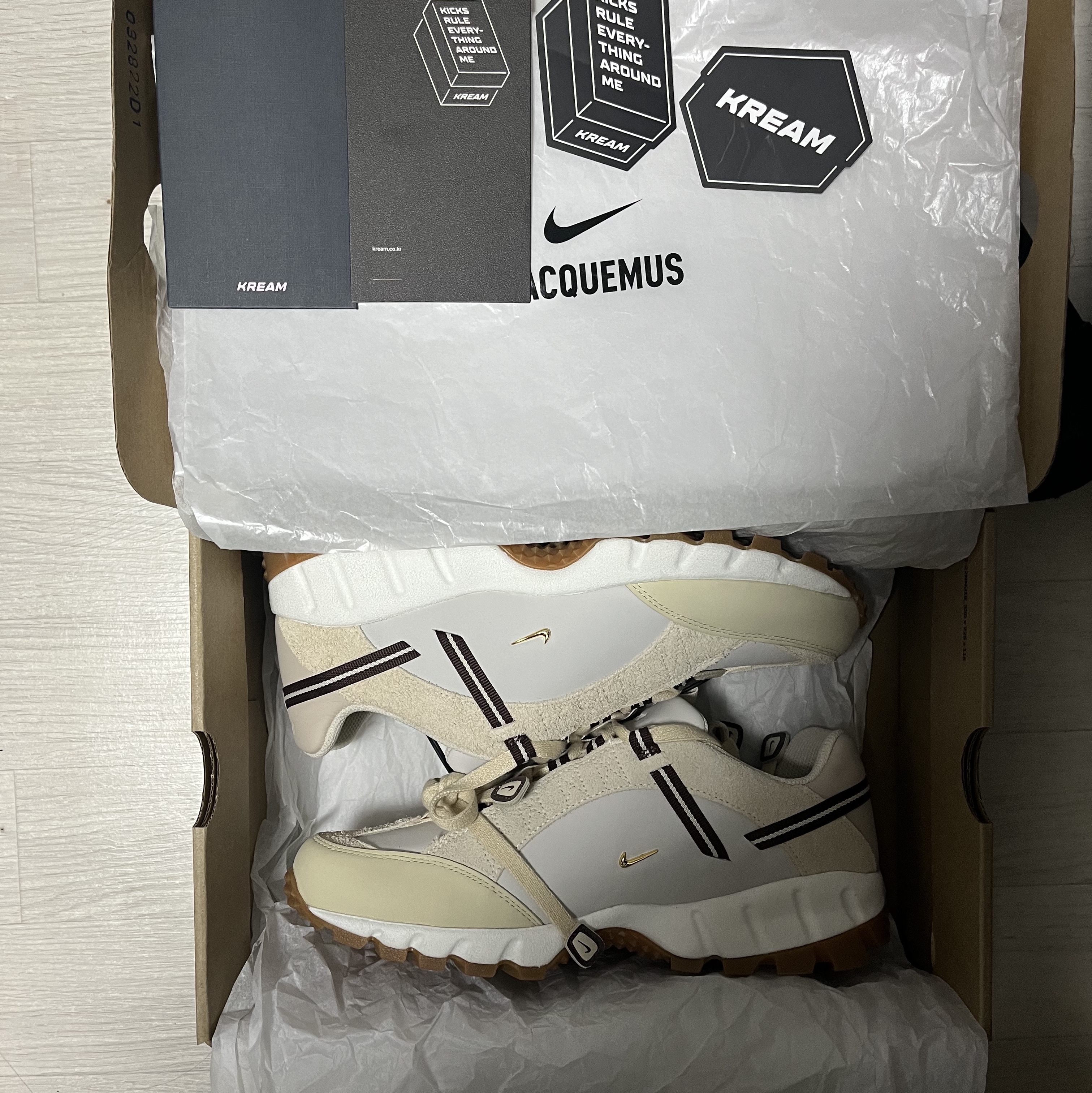 Nike x Jacquemus Air Humara LX Light Bone and Gold 착용 스타일