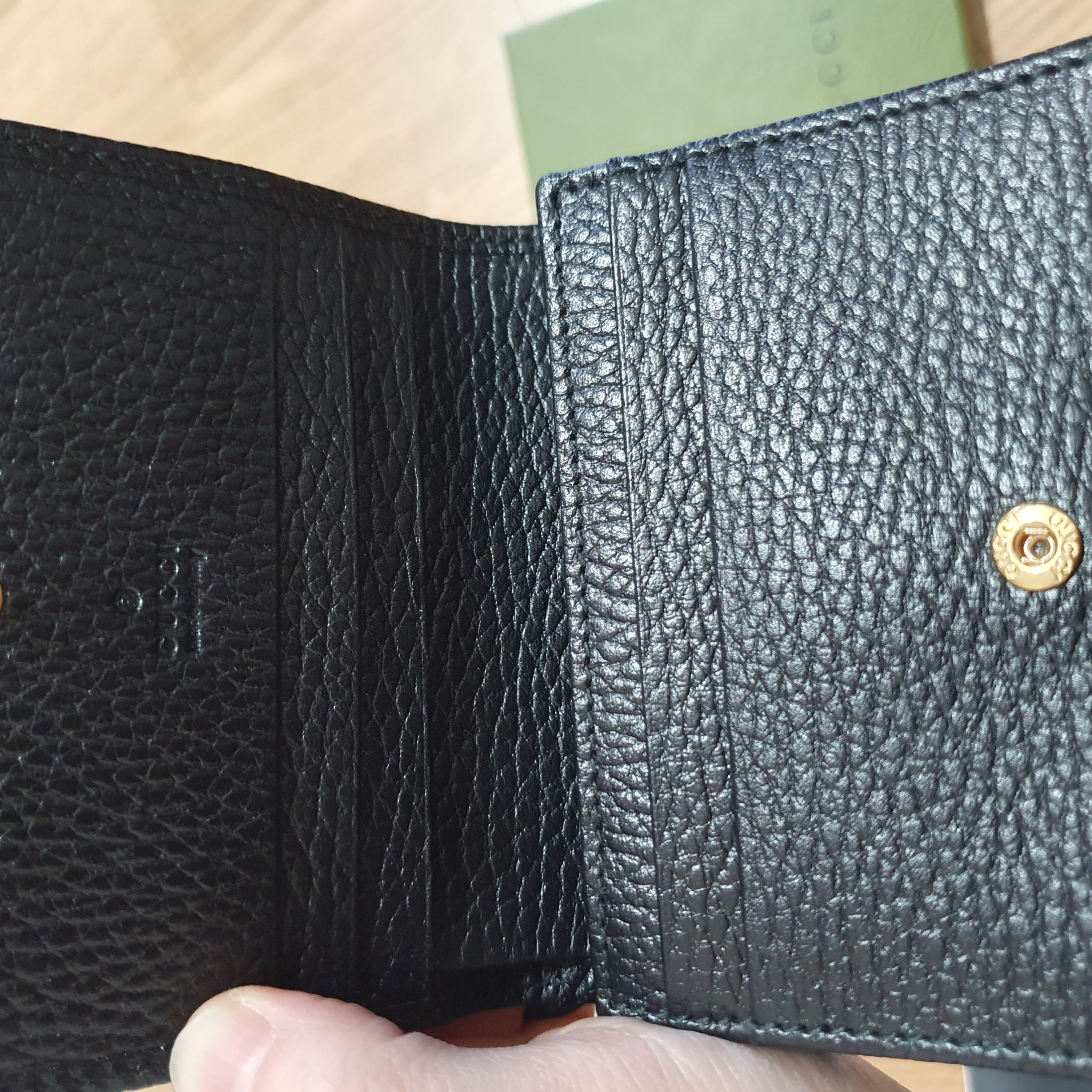 Gucci GG Marmont Leather Card Case Wallet Black 착용 스타일 - 4