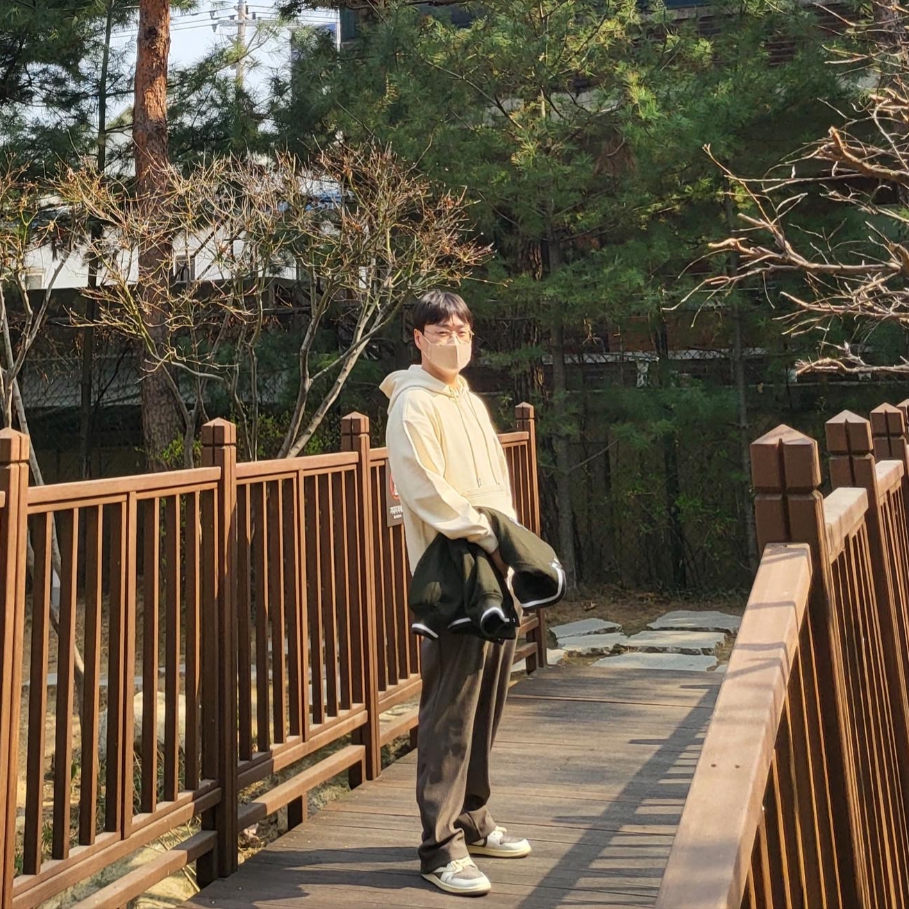 Jordan 1 x Travis Scott Retro Low OG SP Sail and Ridgerock, Wooyoungmi Flower Print Hoodie Ivory - 23SS 착용 스타일 - 1