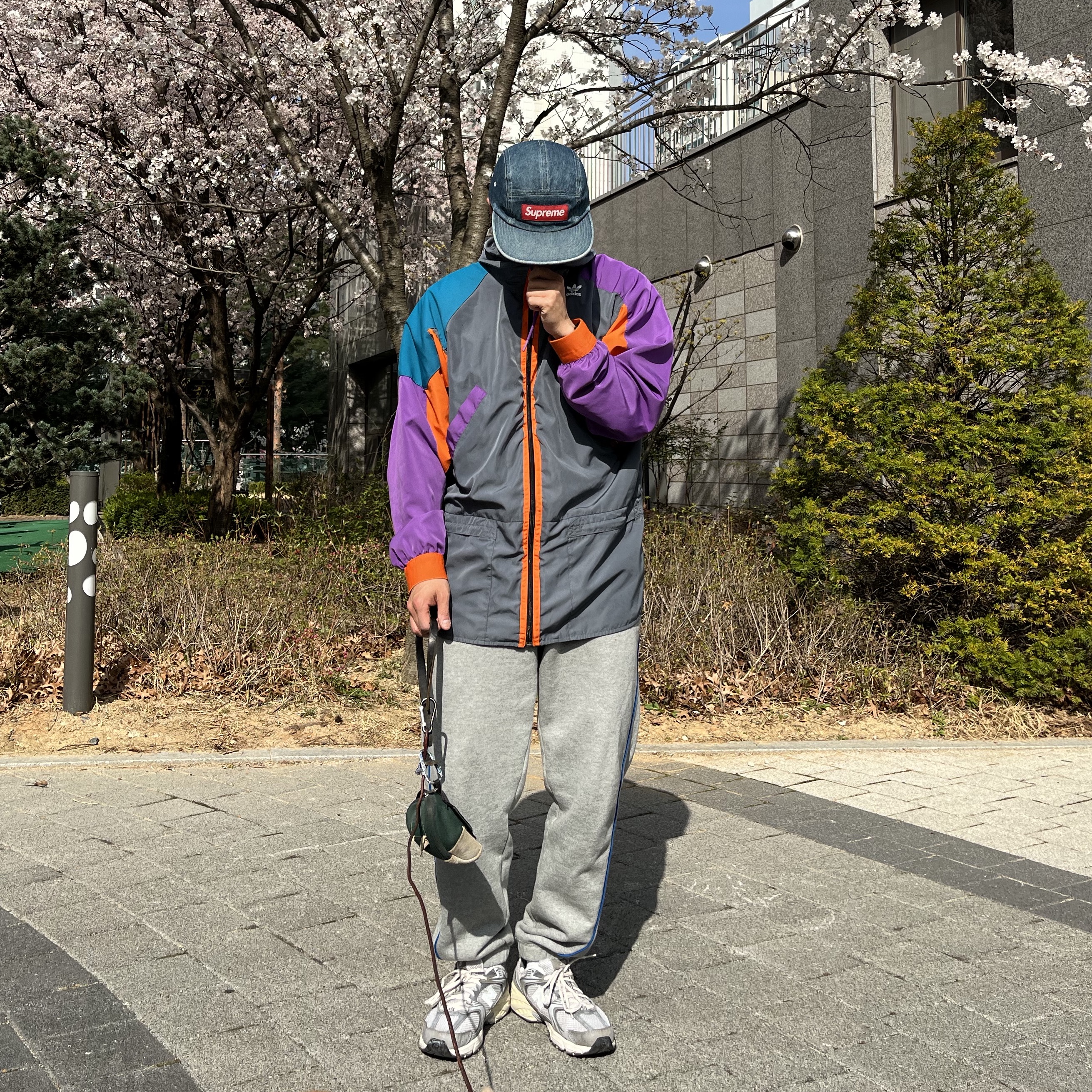 Supreme Washed Chino Twill Camp Cap Denim - 21SS, Converse x Ader Error Shapes Pants Vintage Grey Heather 착용 스타일 - 2