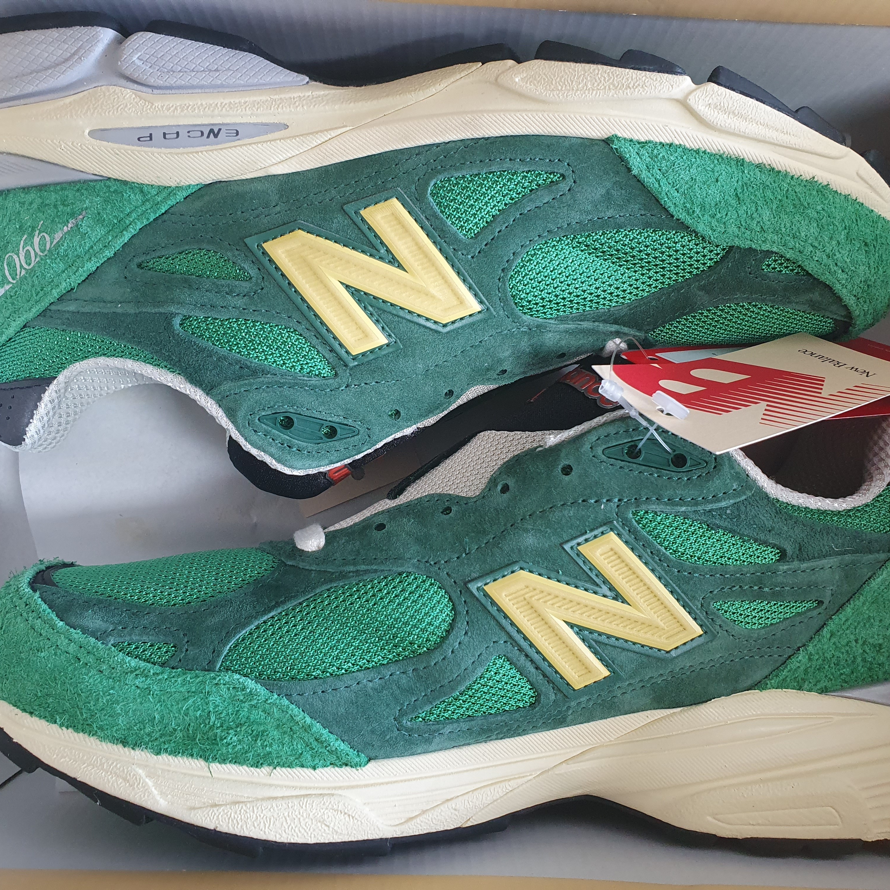 New Balance 990v3 Made in USA Kelly Green Varsity Gold, New Balance 1906R Nightwatch Green 착용 스타일 - 2