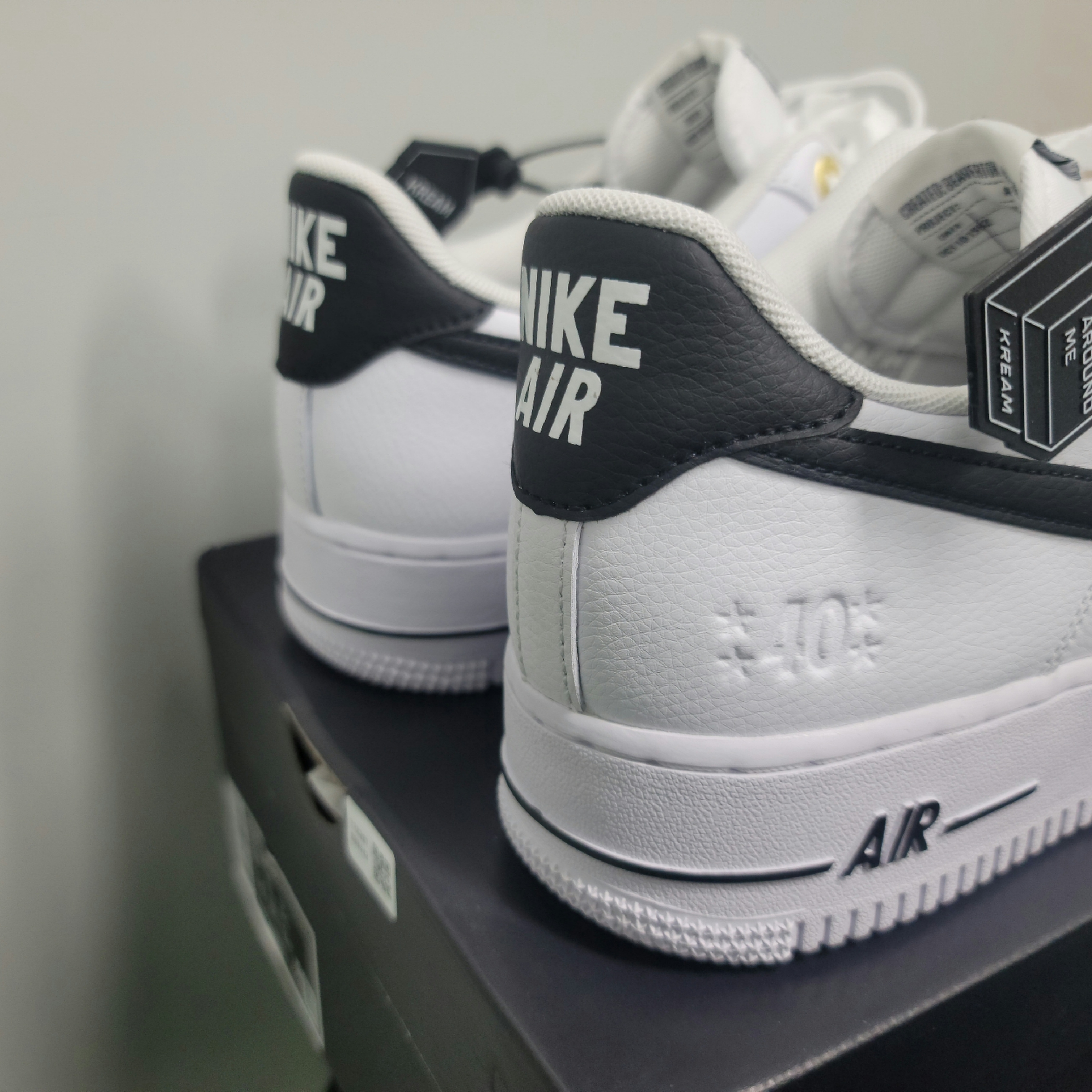 Nike Air Force 1 '07 LV8 40th Anniversary Join Forces White Black 착용 스타일 - 1