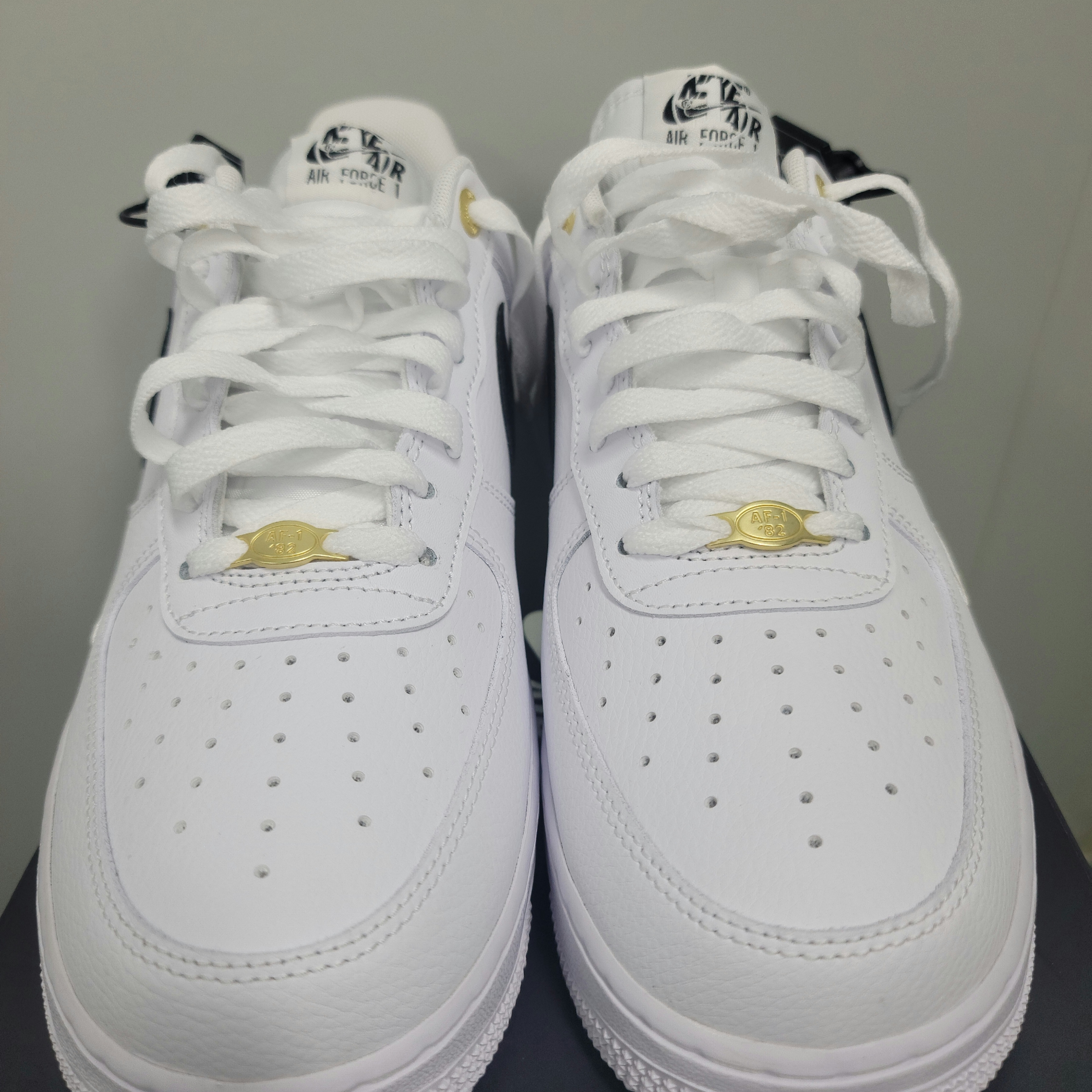Nike Air Force 1 '07 LV8 40th Anniversary Join Forces White Black 착용 스타일 - 4