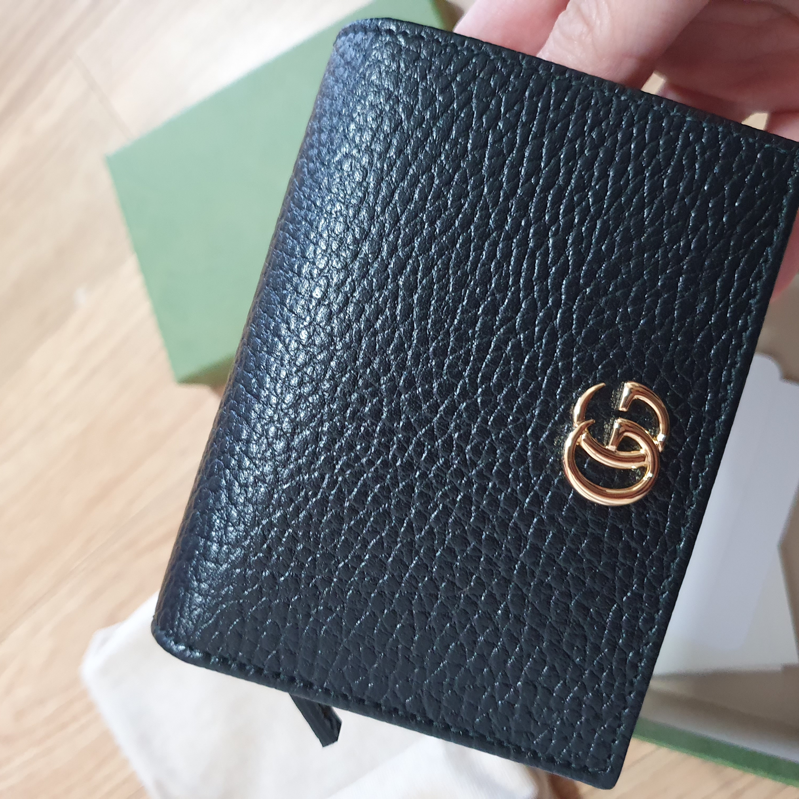 Gucci GG Marmont Leather Card Case Wallet Black 착용 스타일 - 3