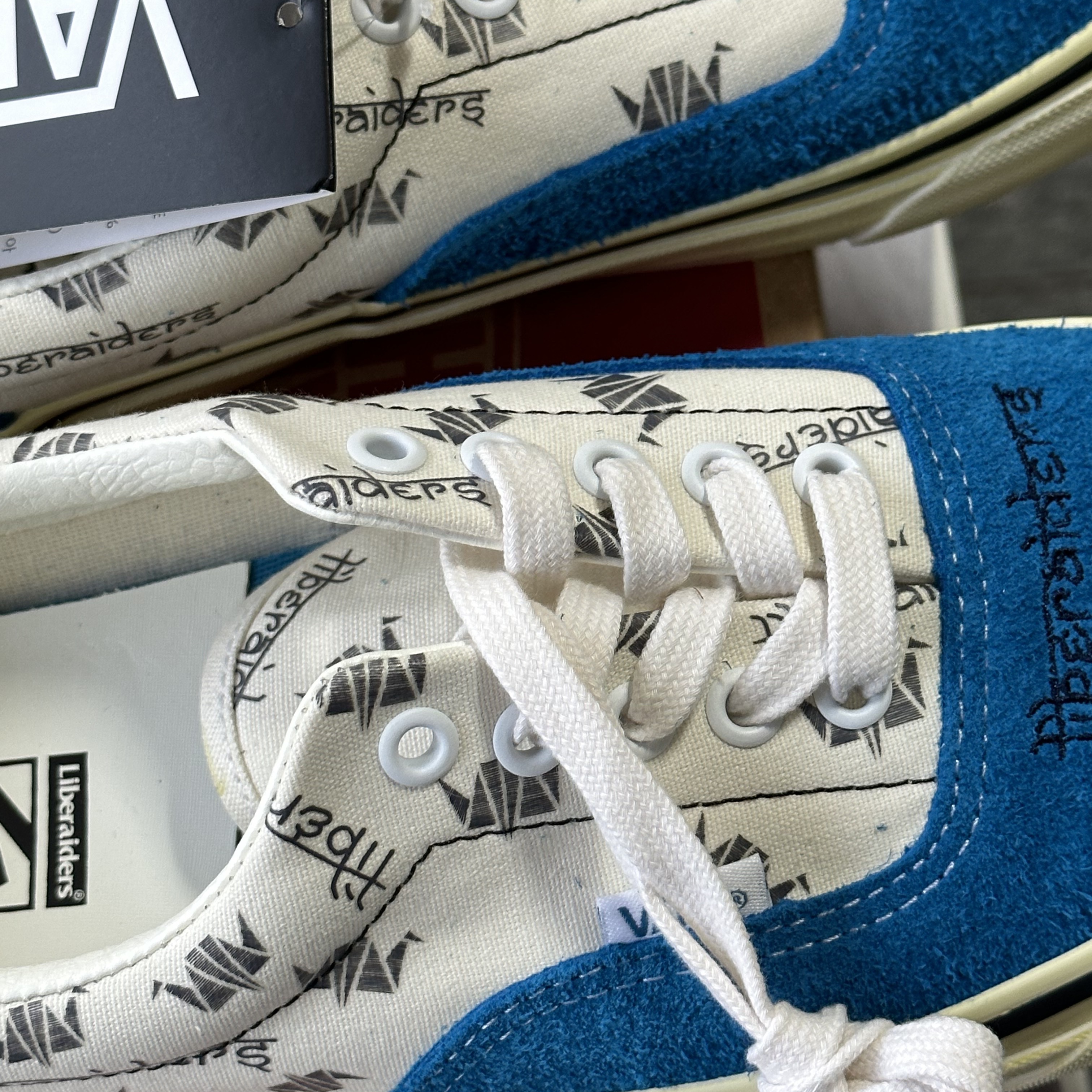 Vans x Liberaiders Era 95 DX True Blue 착용 스타일 - 1