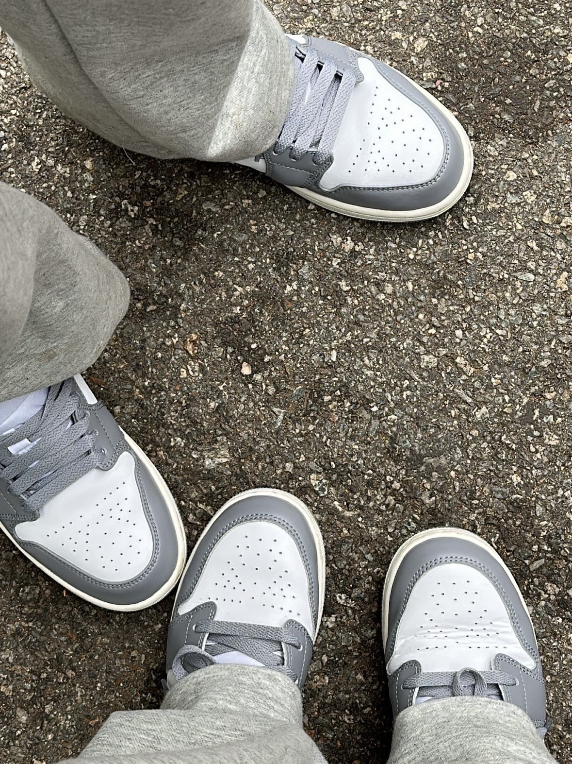 (GS) Jordan 1 Low Stealth and White, Jordan 1 Low Stealth and White 착용 스타일 - 1