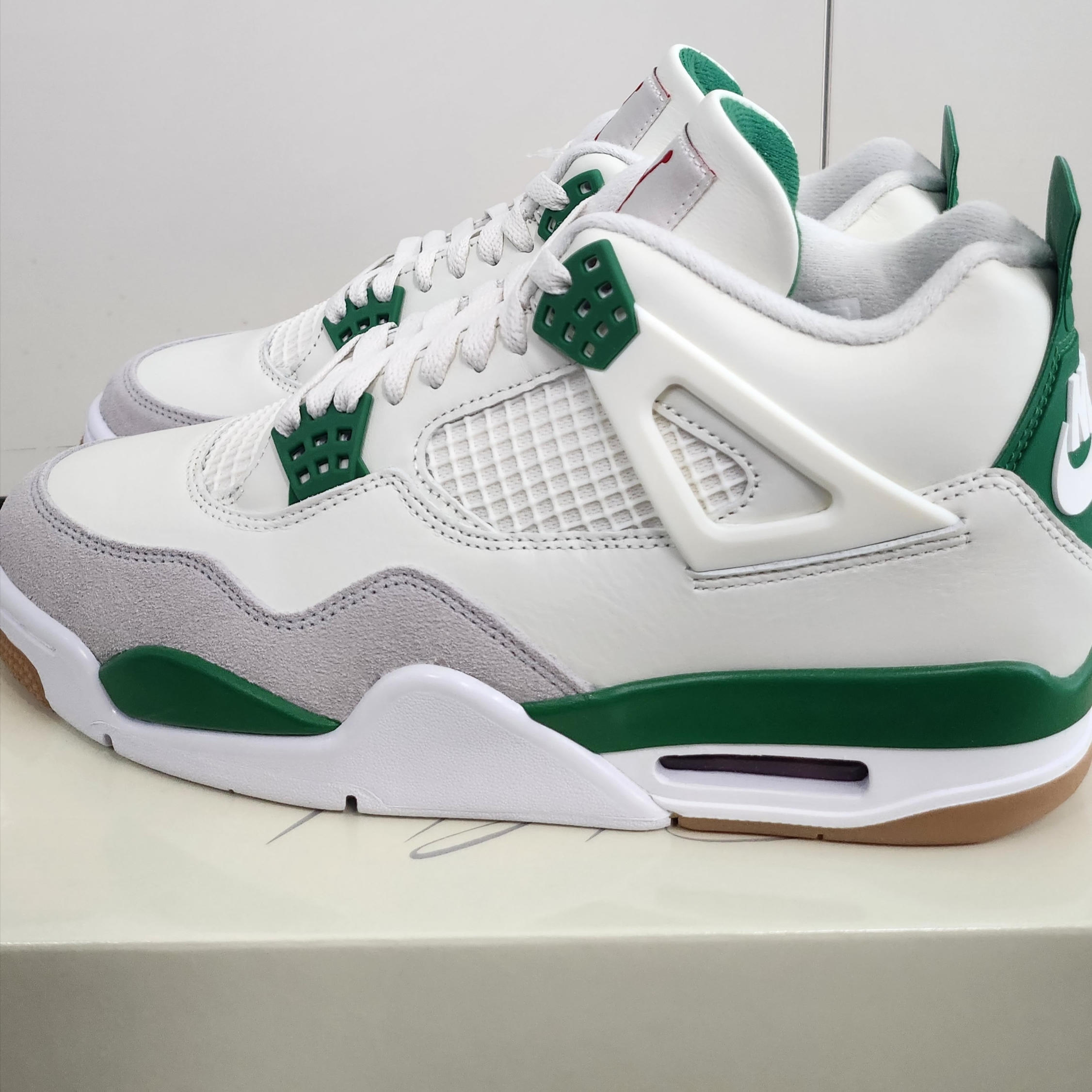 Jordan 4 x Nike SB Retro SP Pine Green 착용 스타일 - 2