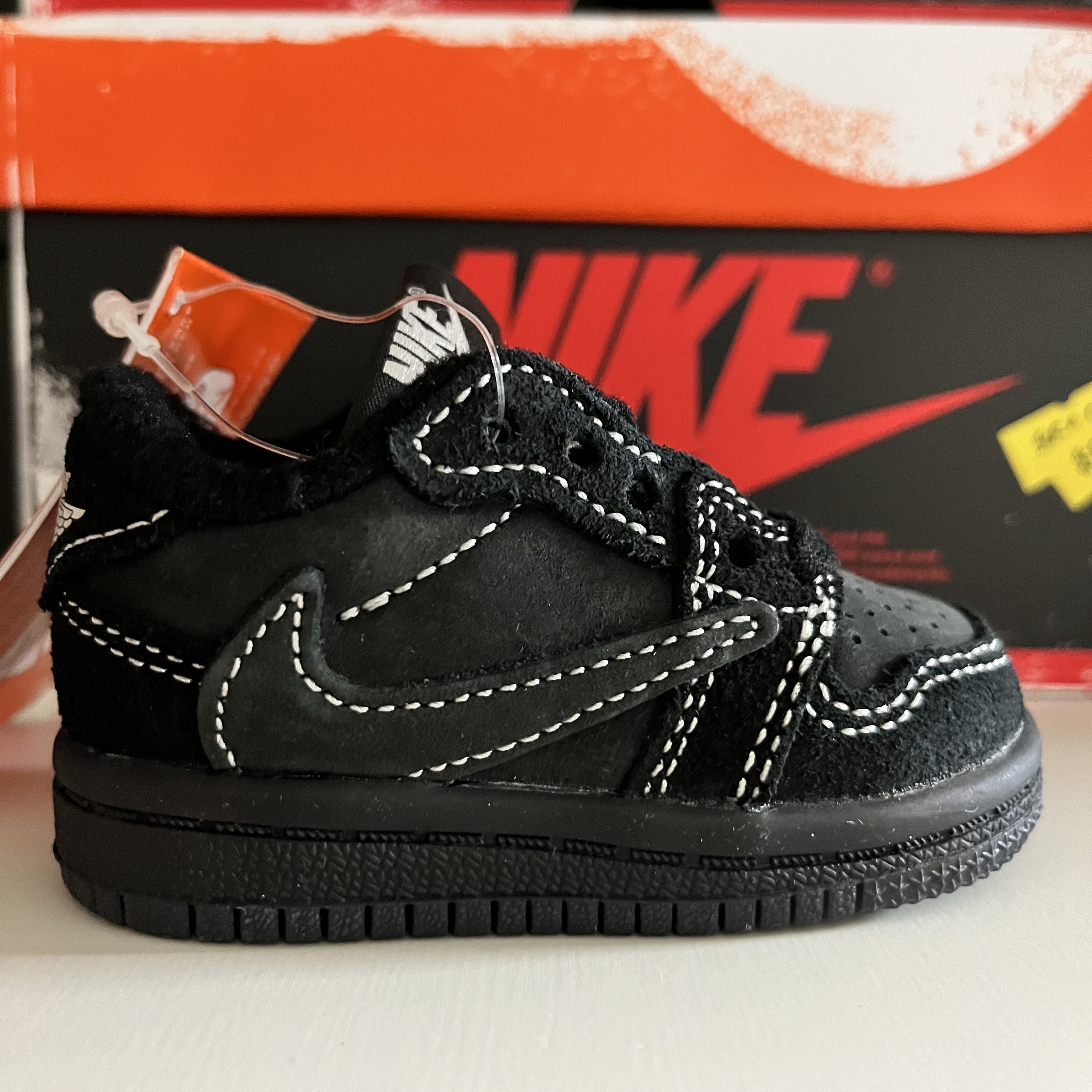 (TD) Jordan 1 x Travis Scott Retro Low OG SP Black Phantom 착용 스타일