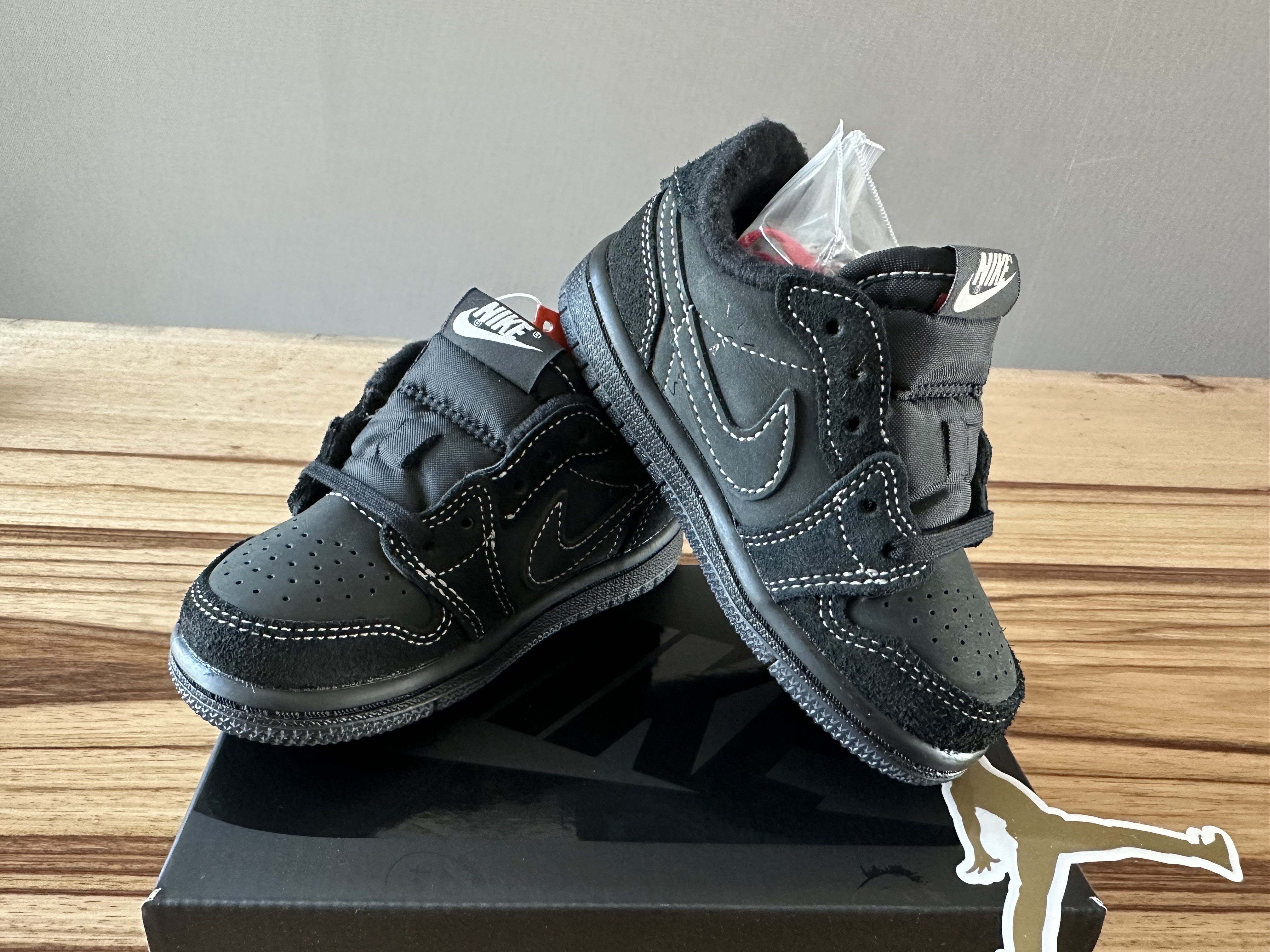 (TD) Jordan 1 x Travis Scott Retro Low OG SP Black Phantom 착용 스타일 - 2