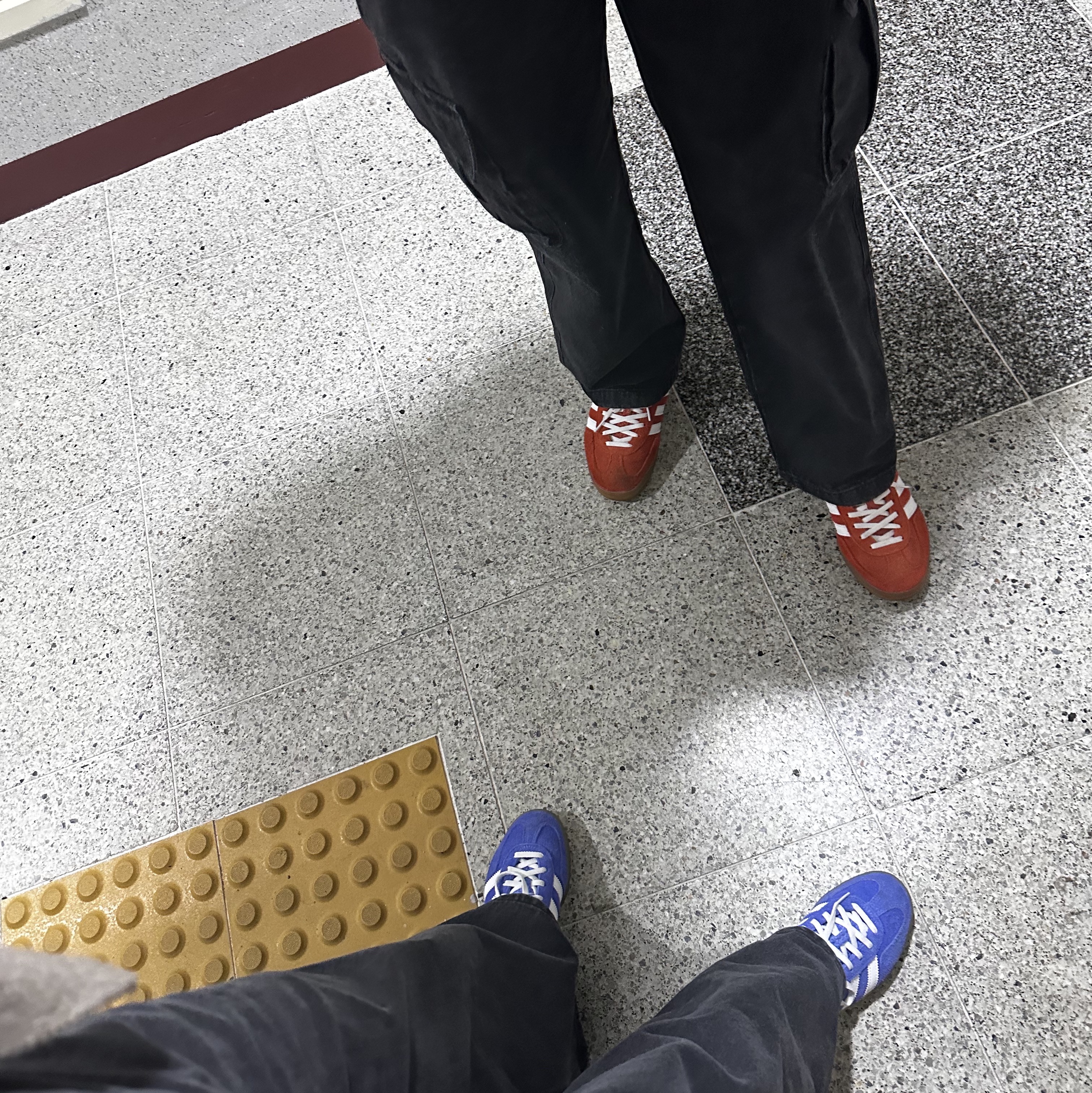 (W) Adidas Gazelle Indoor Blue Fusion Cloud White, (W) Adidas Gazelle Indoor Bold Orange Cloud White 착용 스타일